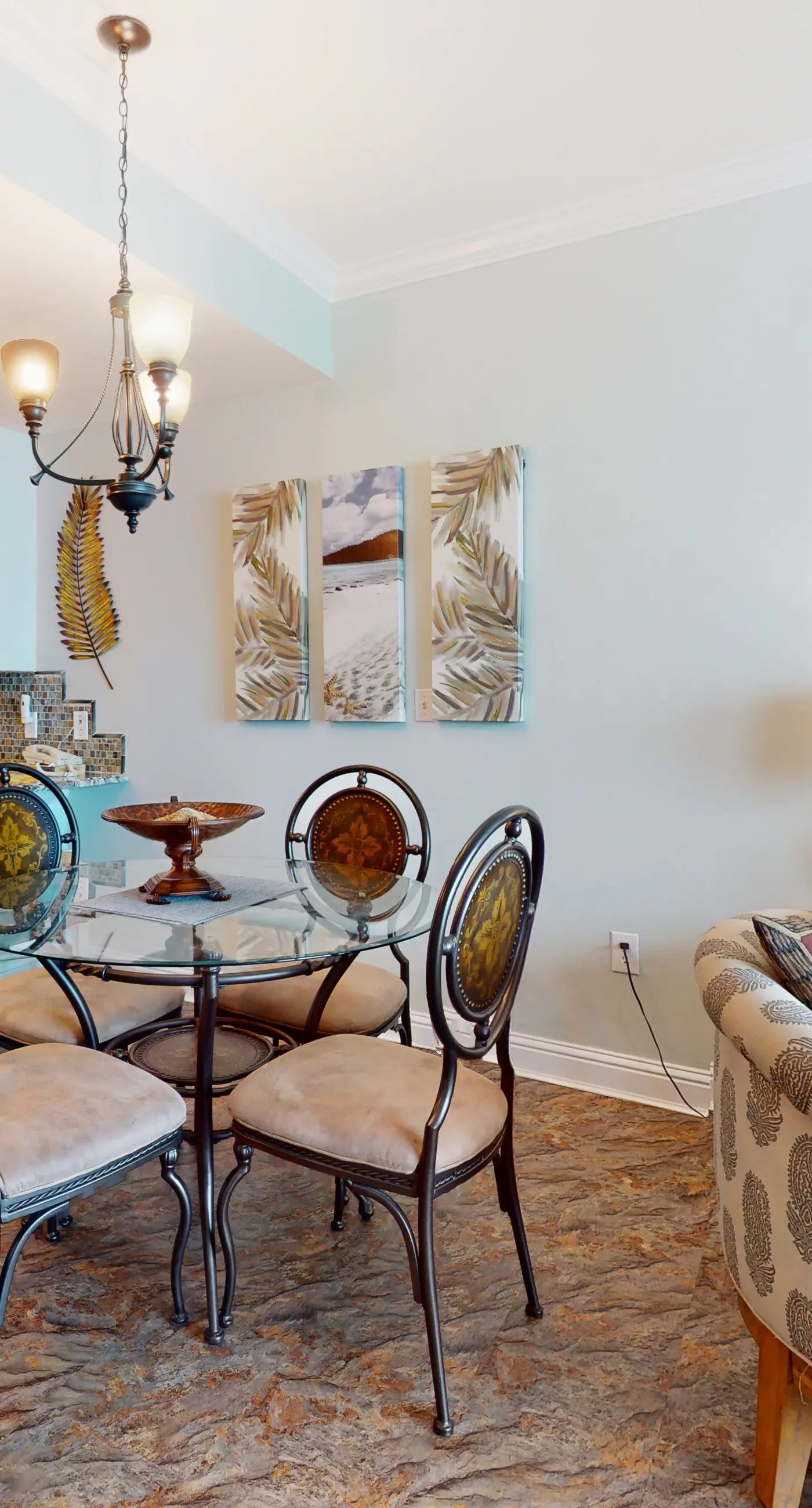 Remodeled Beachfront Condo w/ Multiple Resort Pools, Hot Tubs, & Gym