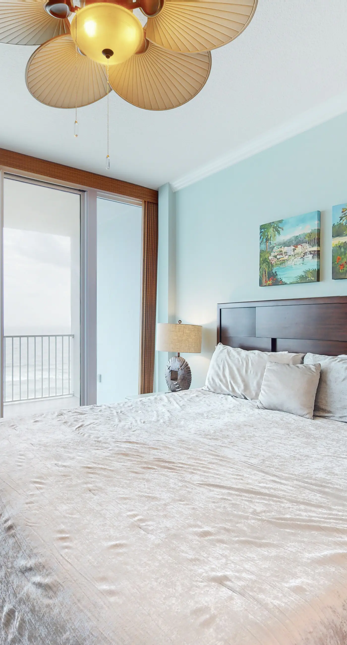 Remodeled Beachfront Condo w/ Multiple Resort Pools, Hot Tubs, & Gym