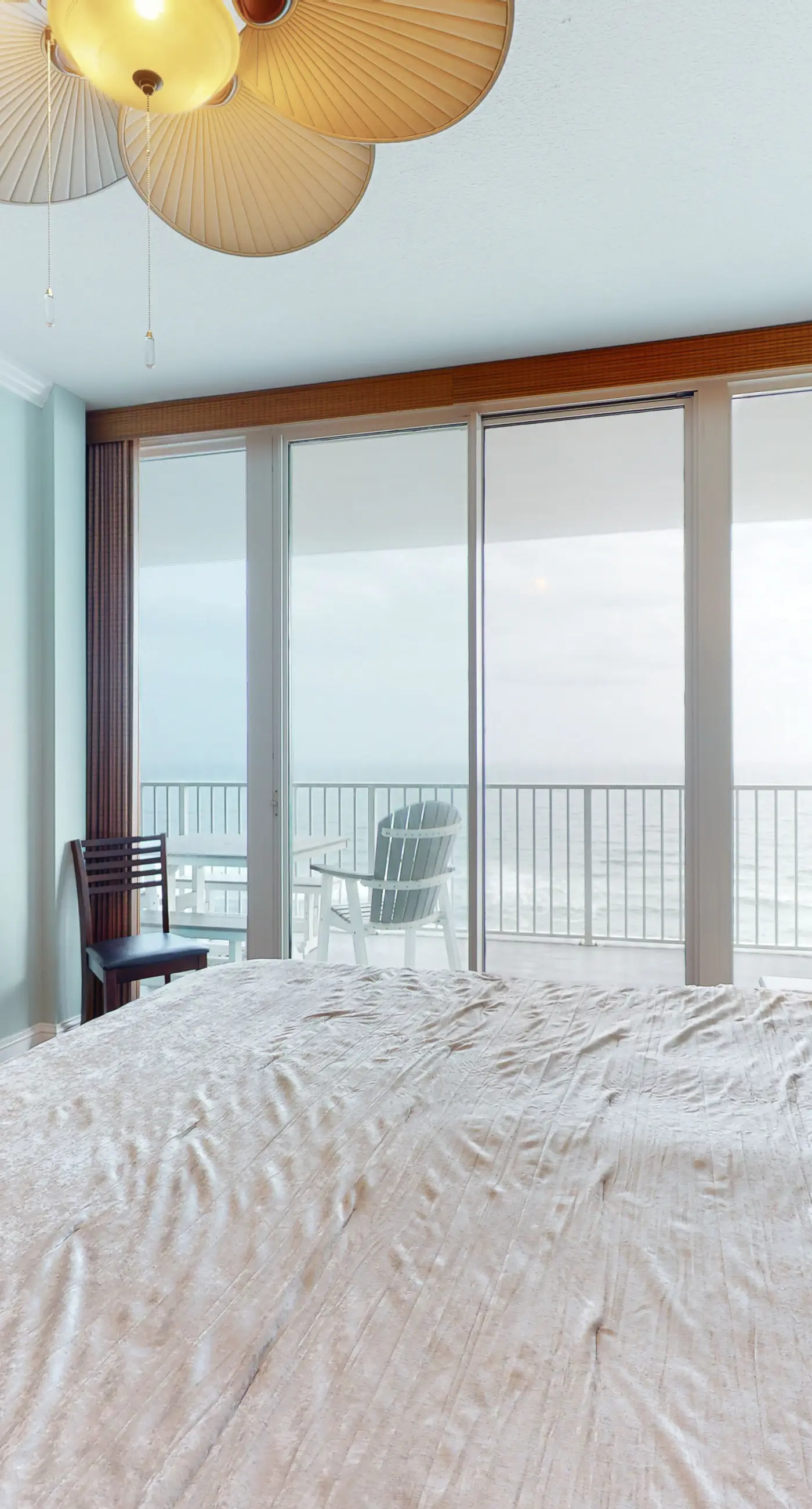 Remodeled Beachfront Condo w/ Multiple Resort Pools, Hot Tubs, & Gym