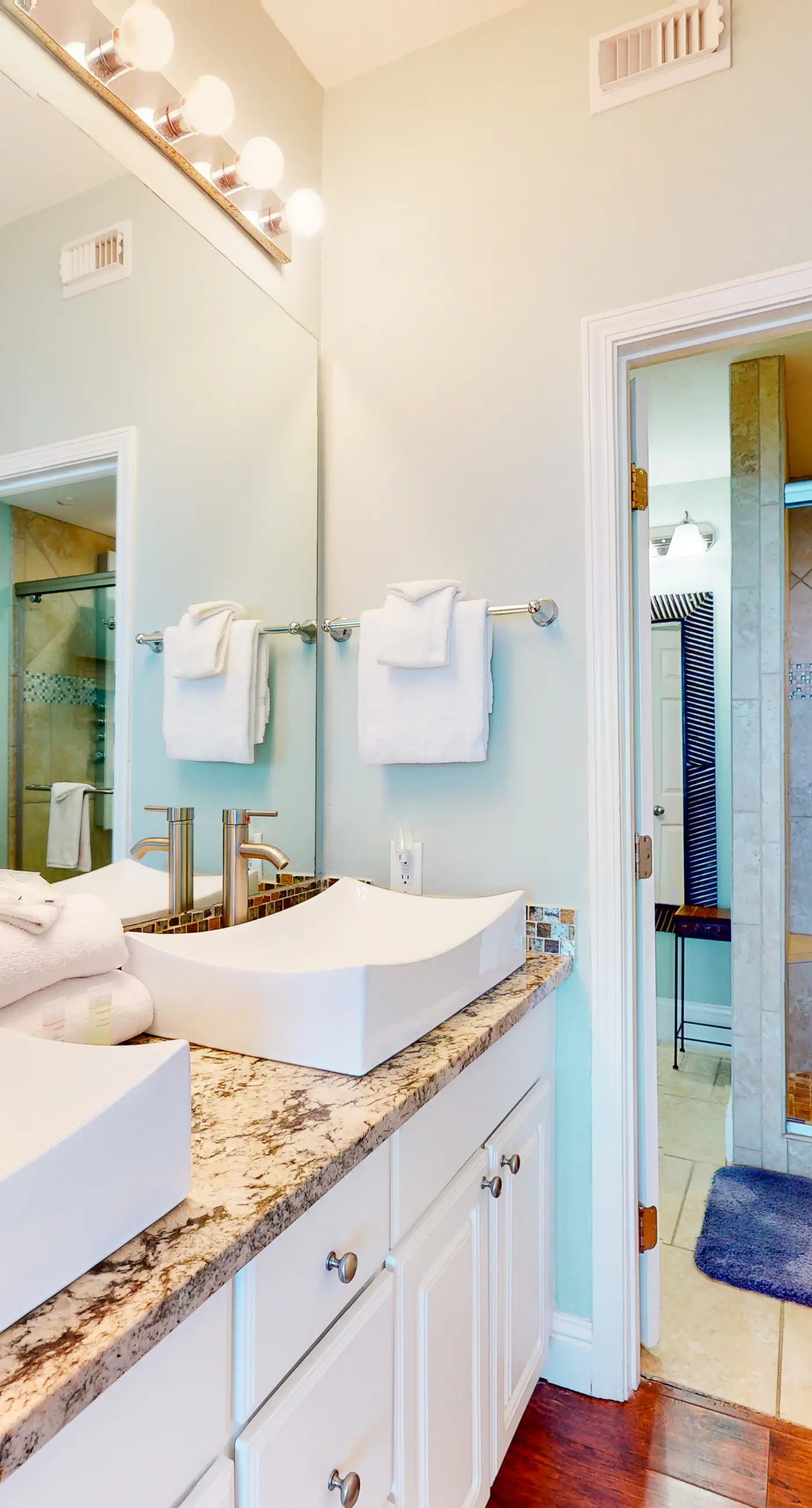 Remodeled Beachfront Condo w/ Multiple Resort Pools, Hot Tubs, & Gym