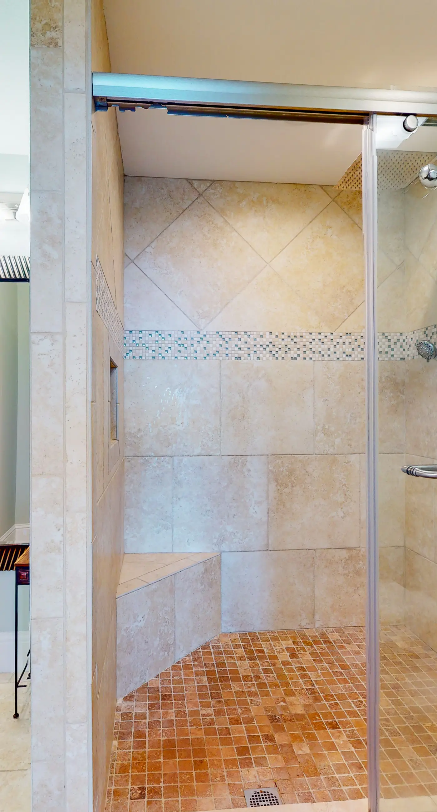 Remodeled Beachfront Condo w/ Multiple Resort Pools, Hot Tubs, & Gym