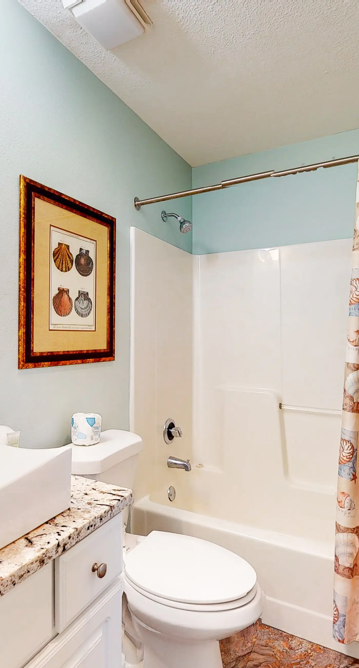 Remodeled Beachfront Condo w/ Multiple Resort Pools, Hot Tubs, & Gym
