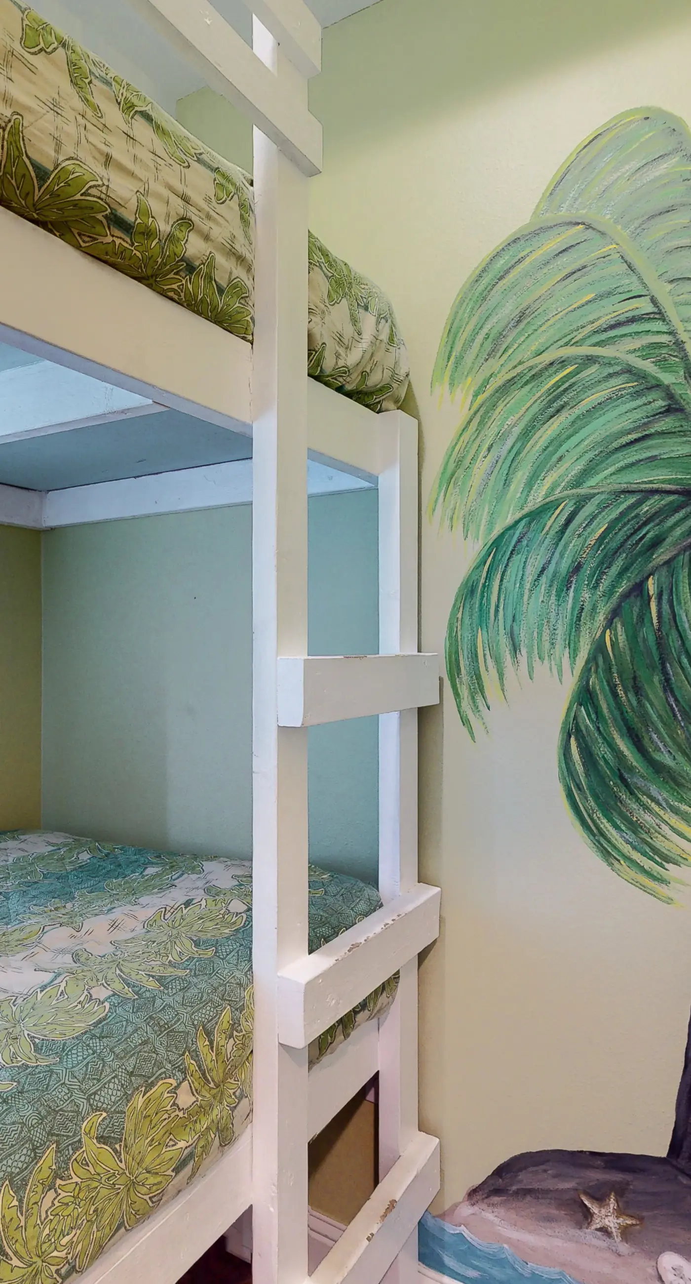 Remodeled Beachfront Condo w/ Multiple Resort Pools, Hot Tubs, & Gym