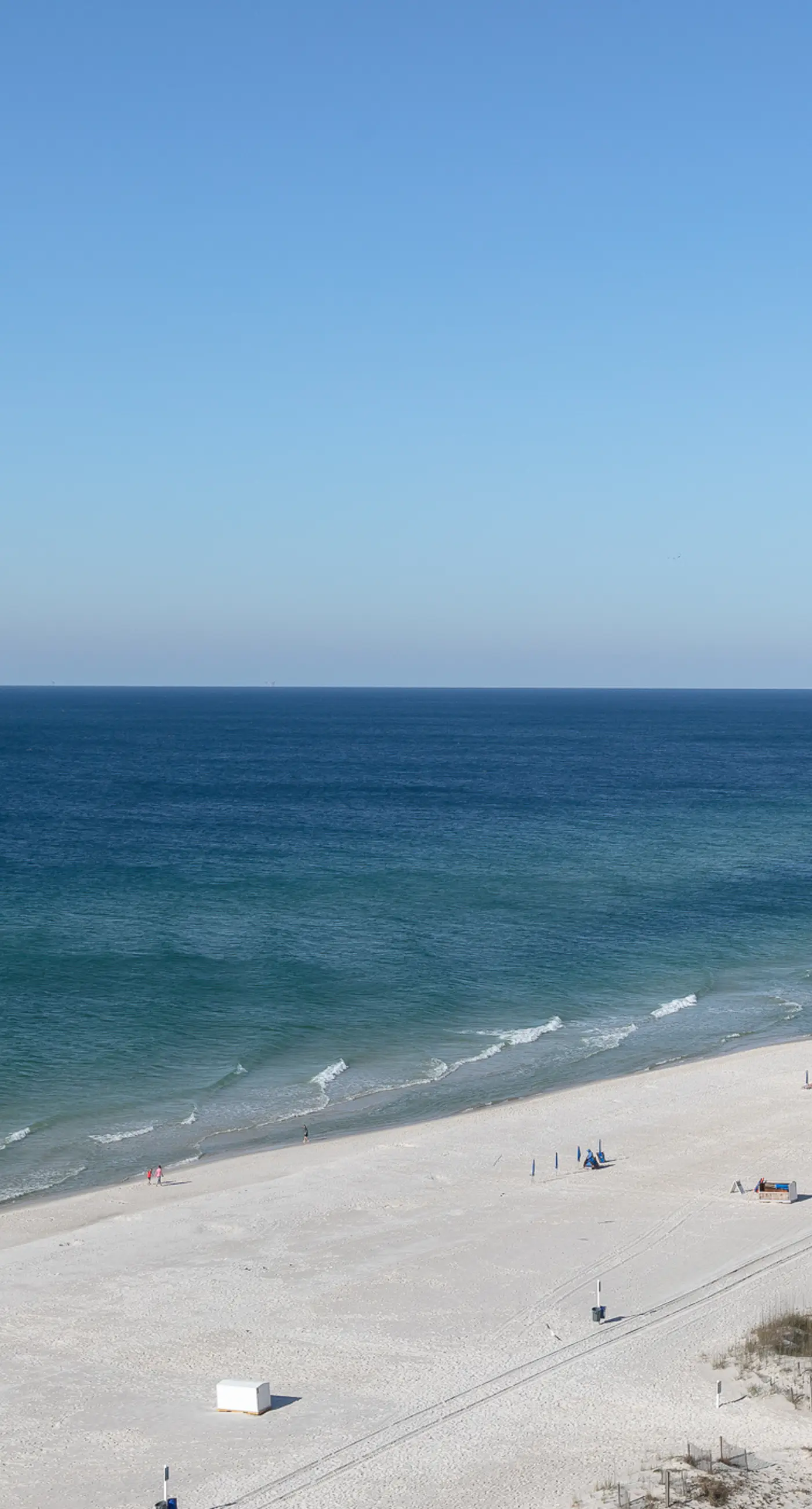 Remodeled Beachfront Condo w/ Multiple Resort Pools, Hot Tubs, & Gym