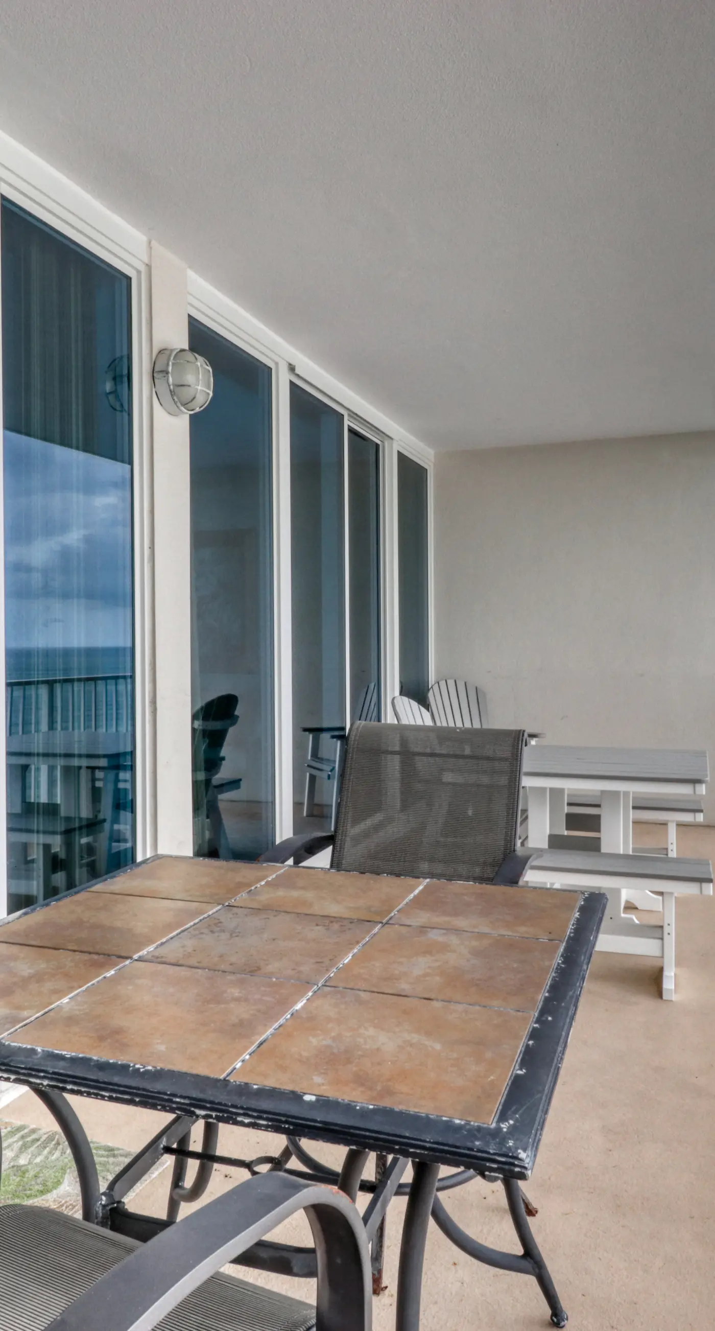 Remodeled Beachfront Condo w/ Multiple Resort Pools, Hot Tubs, & Gym