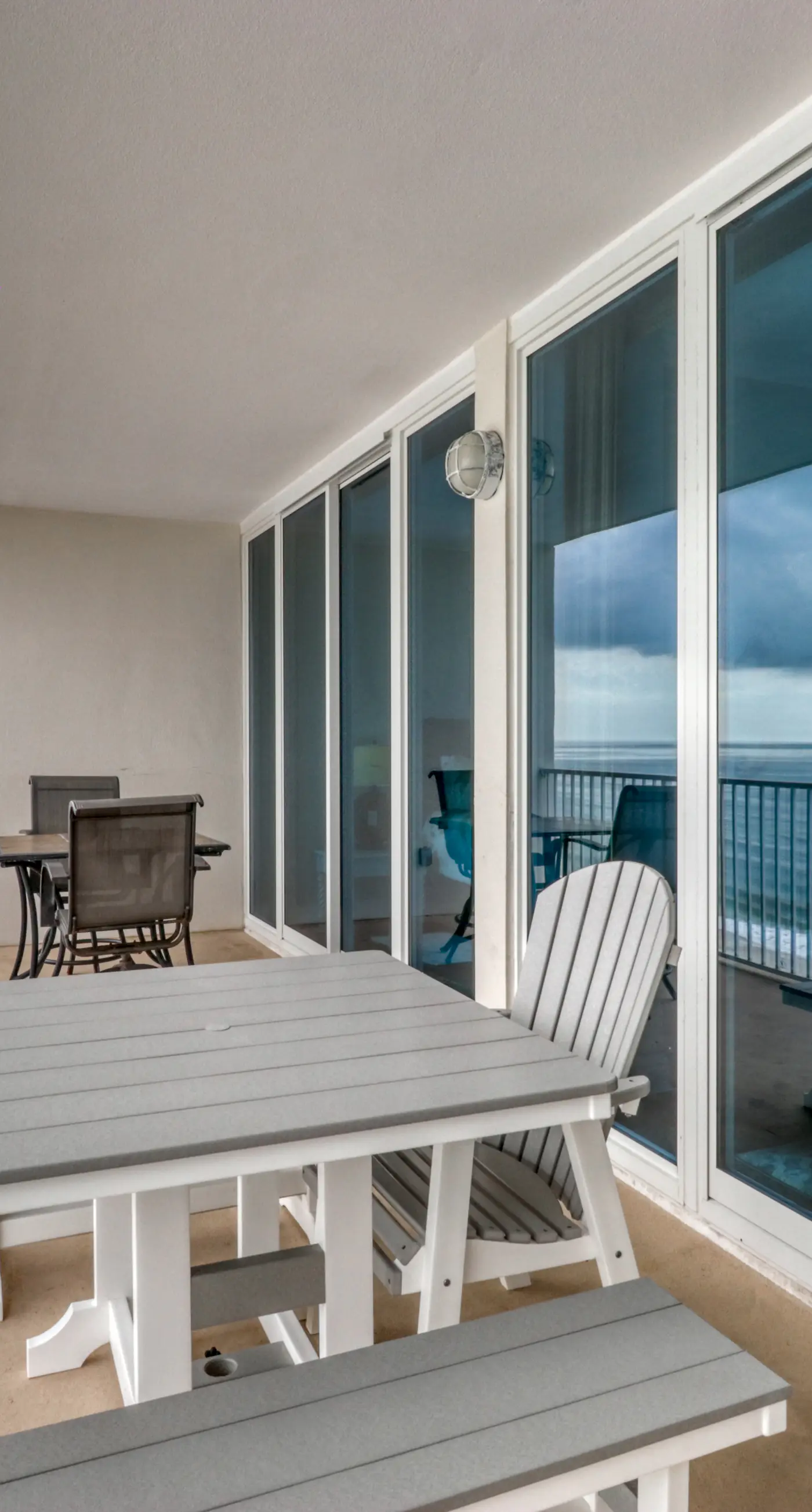 Remodeled Beachfront Condo w/ Multiple Resort Pools, Hot Tubs, & Gym