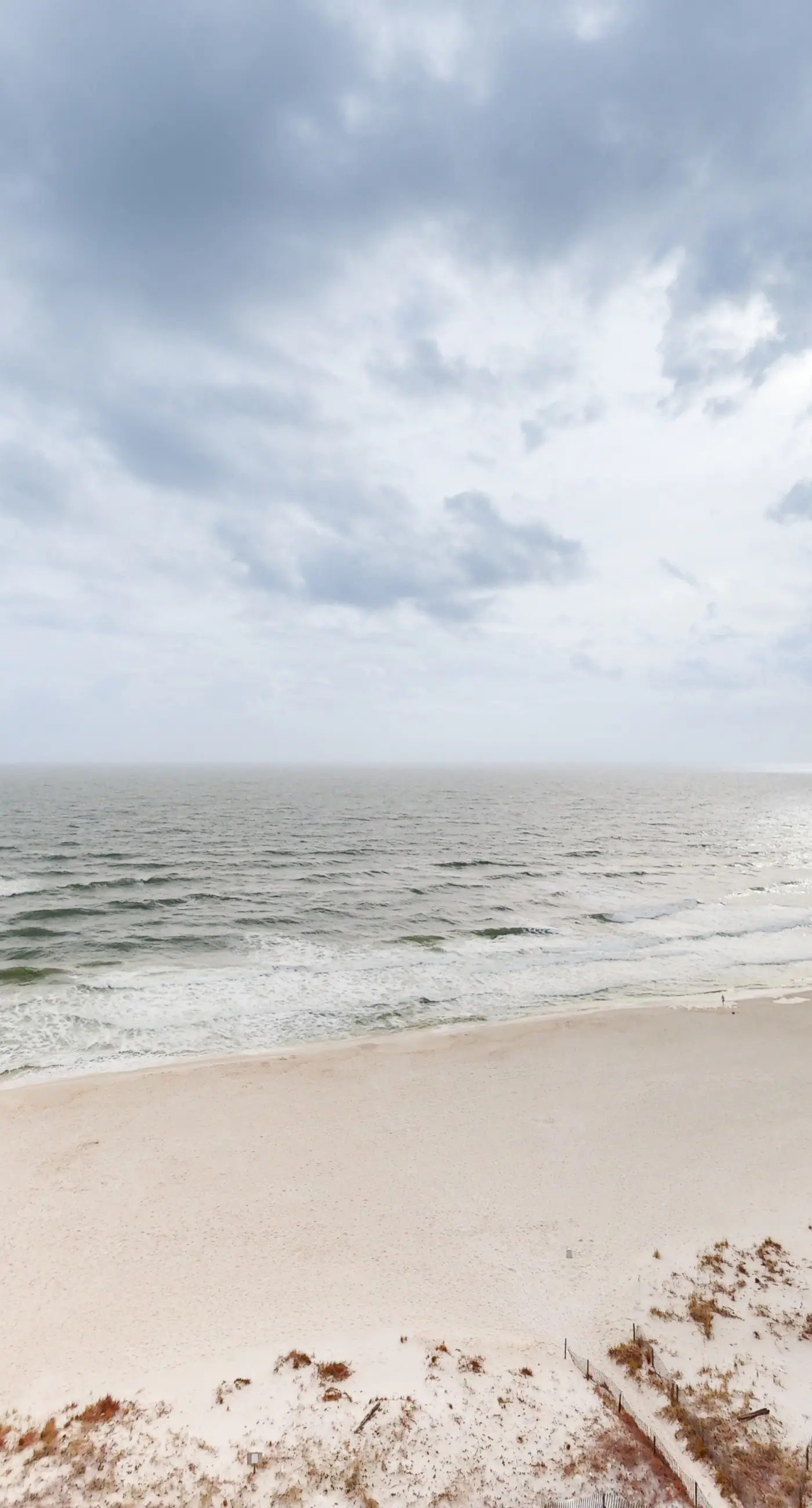 Remodeled Beachfront Condo w/ Multiple Resort Pools, Hot Tubs, & Gym