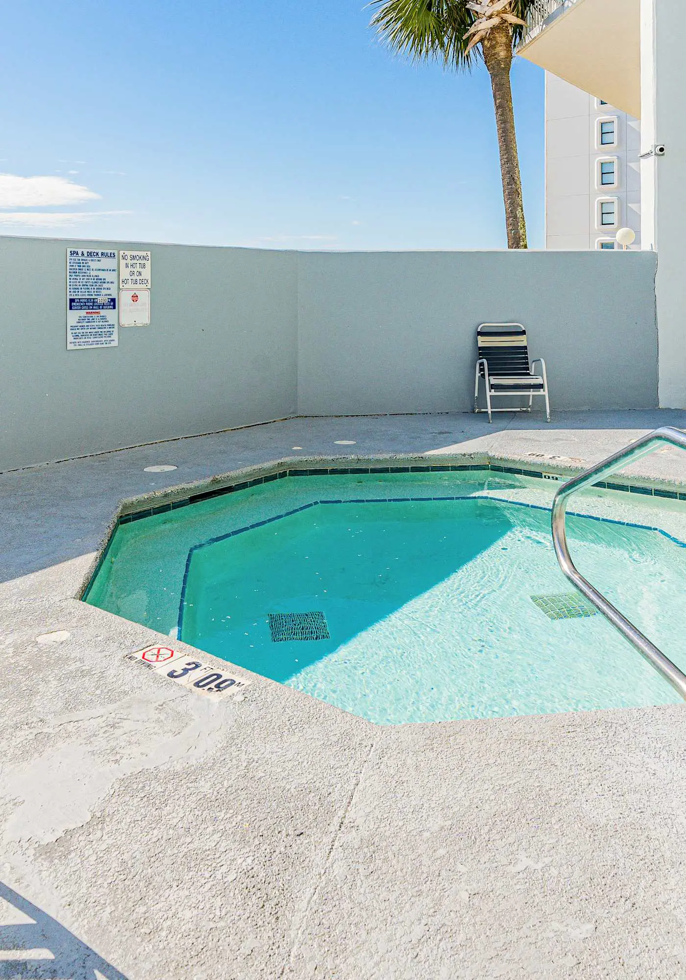 Remodeled Beachfront Condo w Multiple Resort Pools, Hot Tubs, & Gym