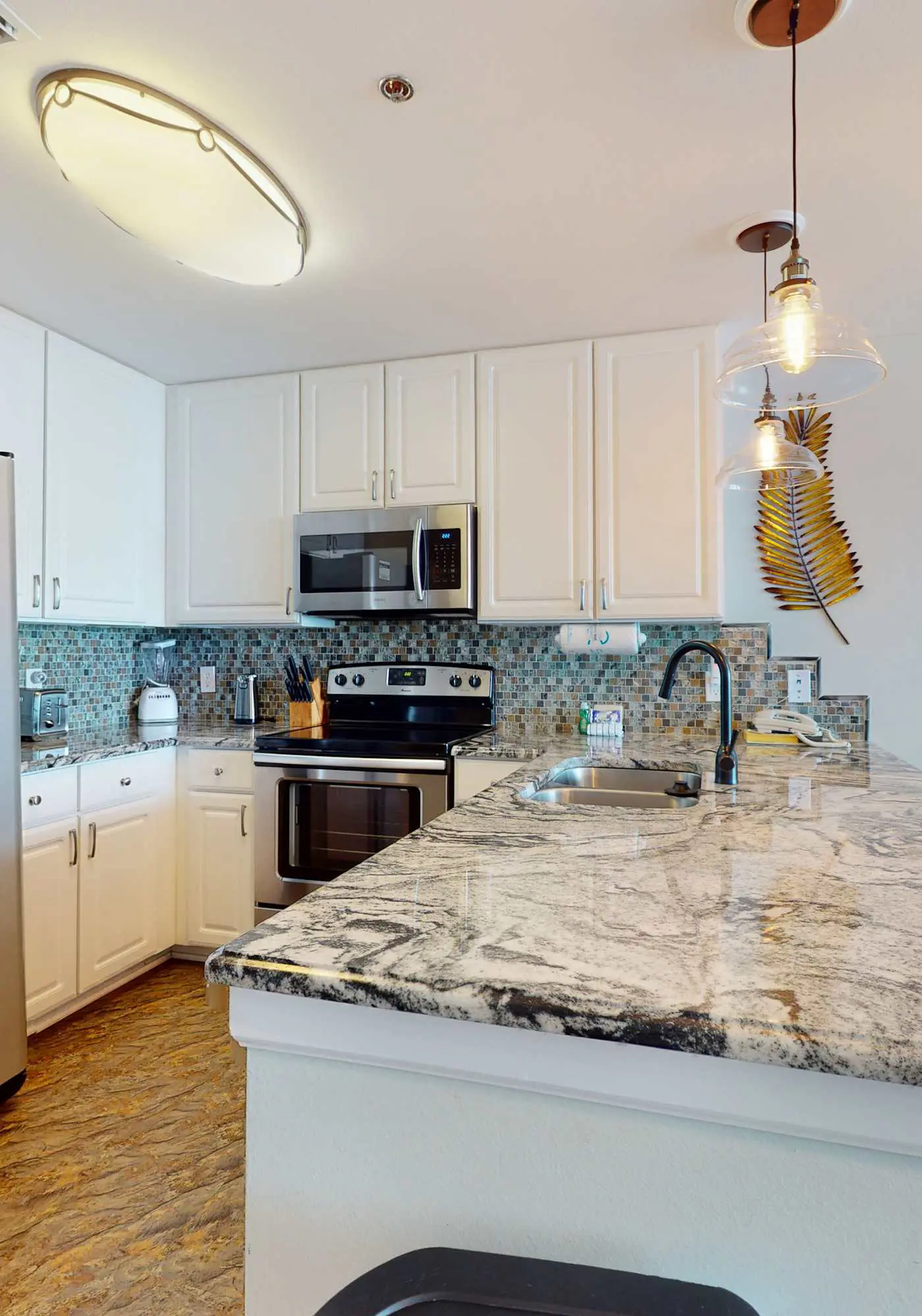 Remodeled Beachfront Condo w Multiple Resort Pools, Hot Tubs, & Gym