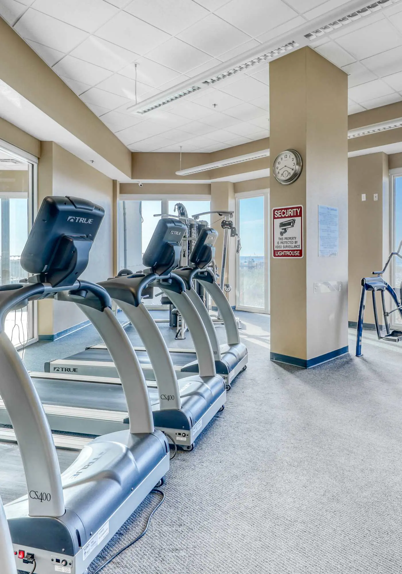 Remodeled Beachfront Condo w Multiple Resort Pools, Hot Tubs, & Gym