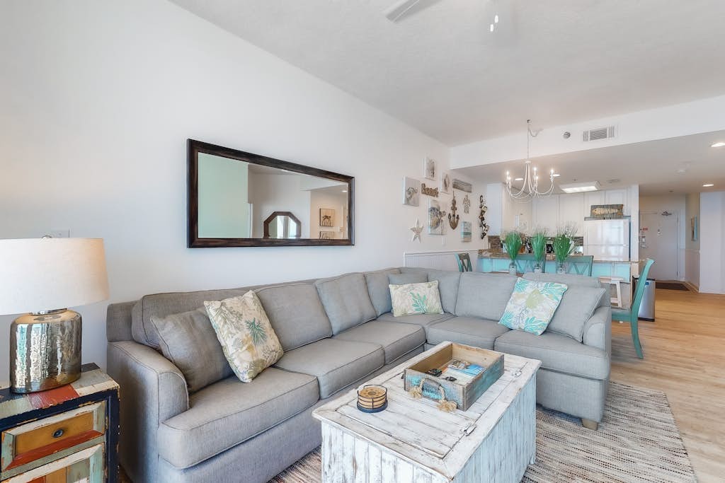 Open, bright condo w/ breathtaking Gulf-front view & shared pools/hot tubs