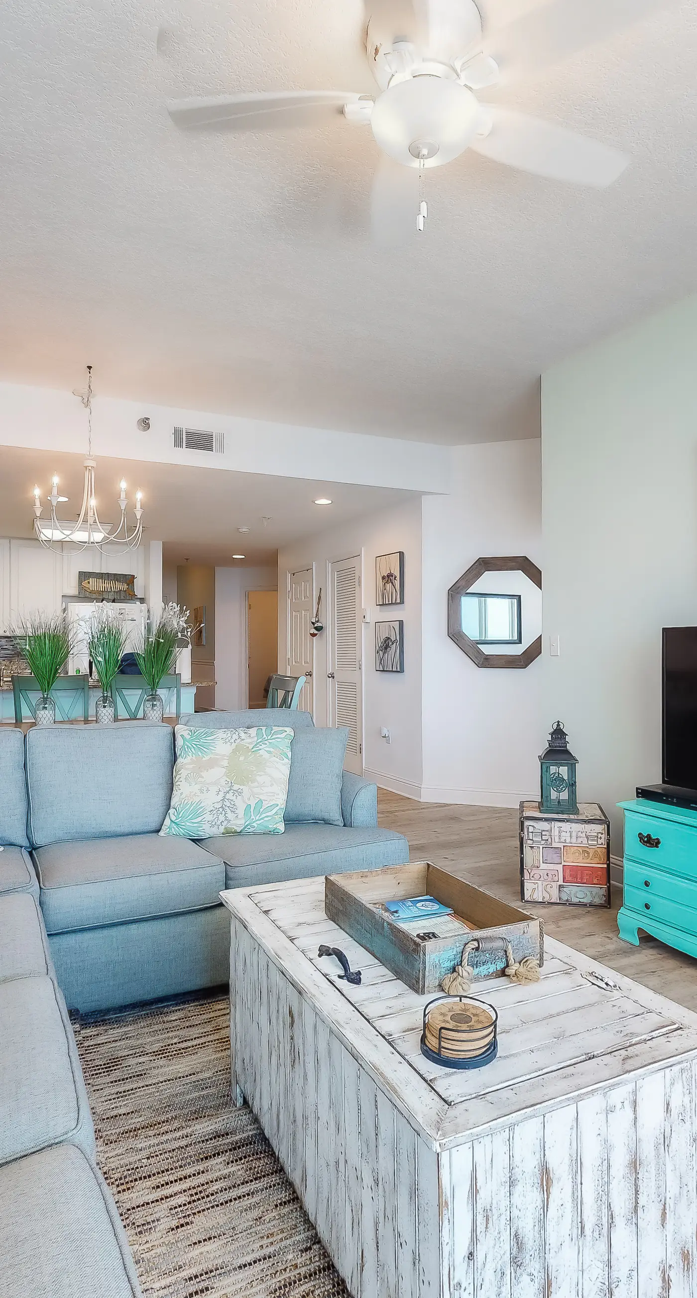 Open, bright condo w/ breathtaking Gulf-front view & shared pools/hot tubs