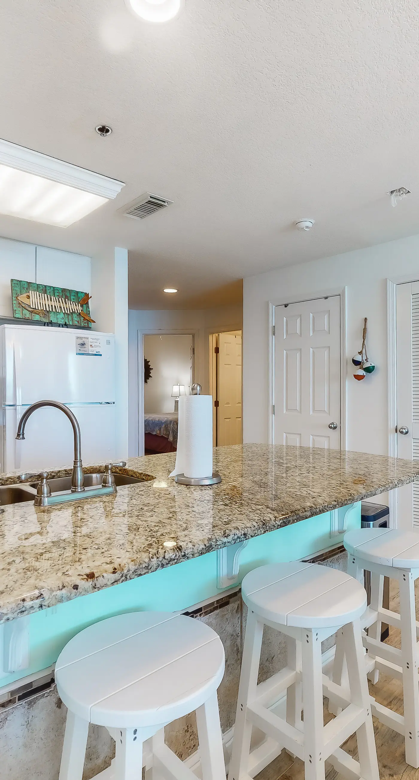 Open, bright condo w/ breathtaking Gulf-front view & shared pools/hot tubs