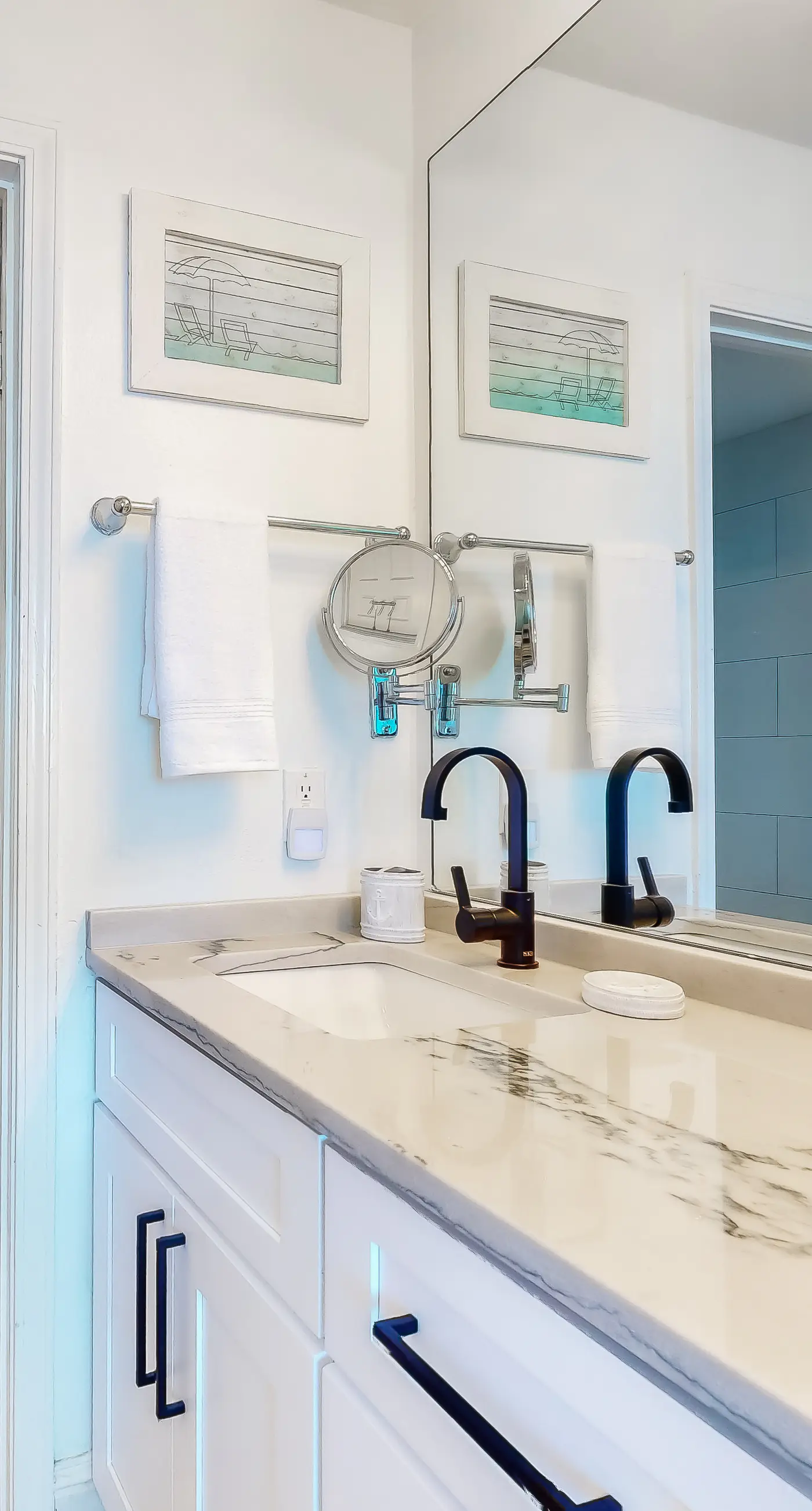 Open, bright condo w/ breathtaking Gulf-front view & shared pools/hot tubs