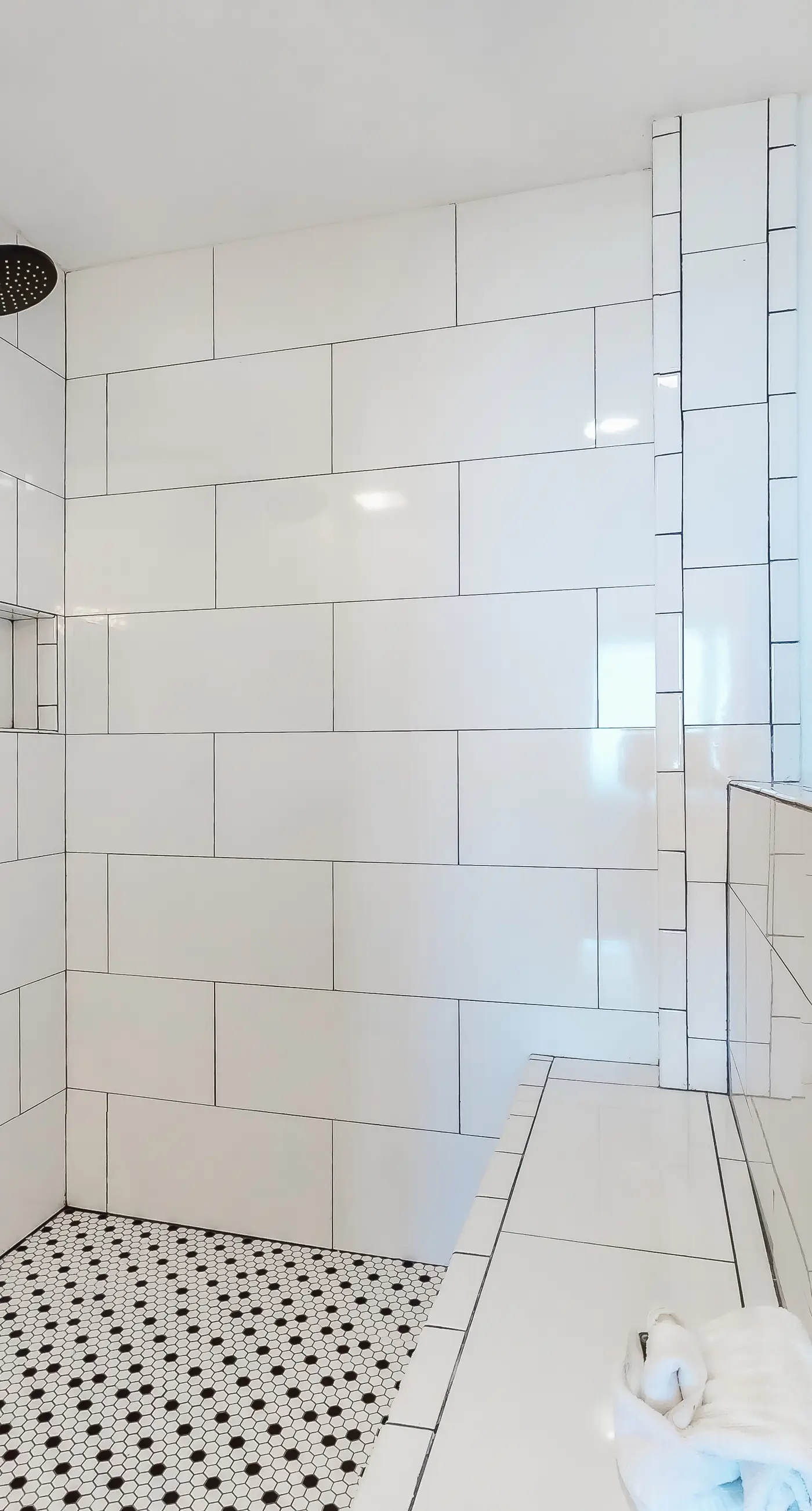 Open, bright condo w/ breathtaking Gulf-front view & shared pools/hot tubs