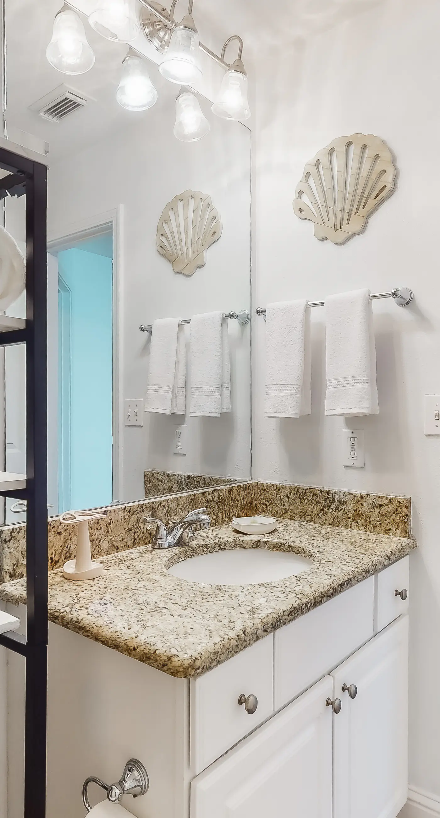 Open, bright condo w/ breathtaking Gulf-front view & shared pools/hot tubs