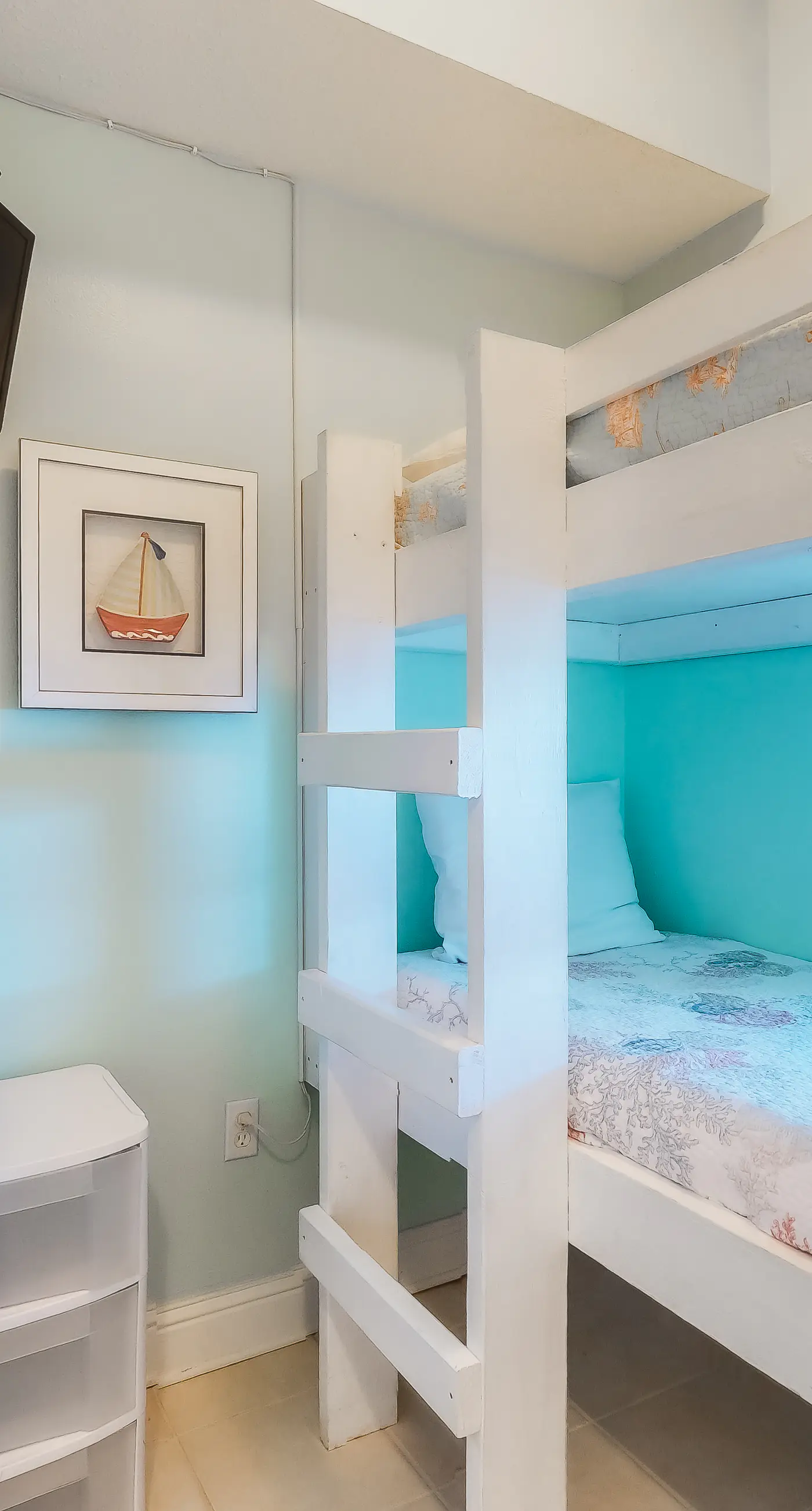 Open, bright condo w/ breathtaking Gulf-front view & shared pools/hot tubs