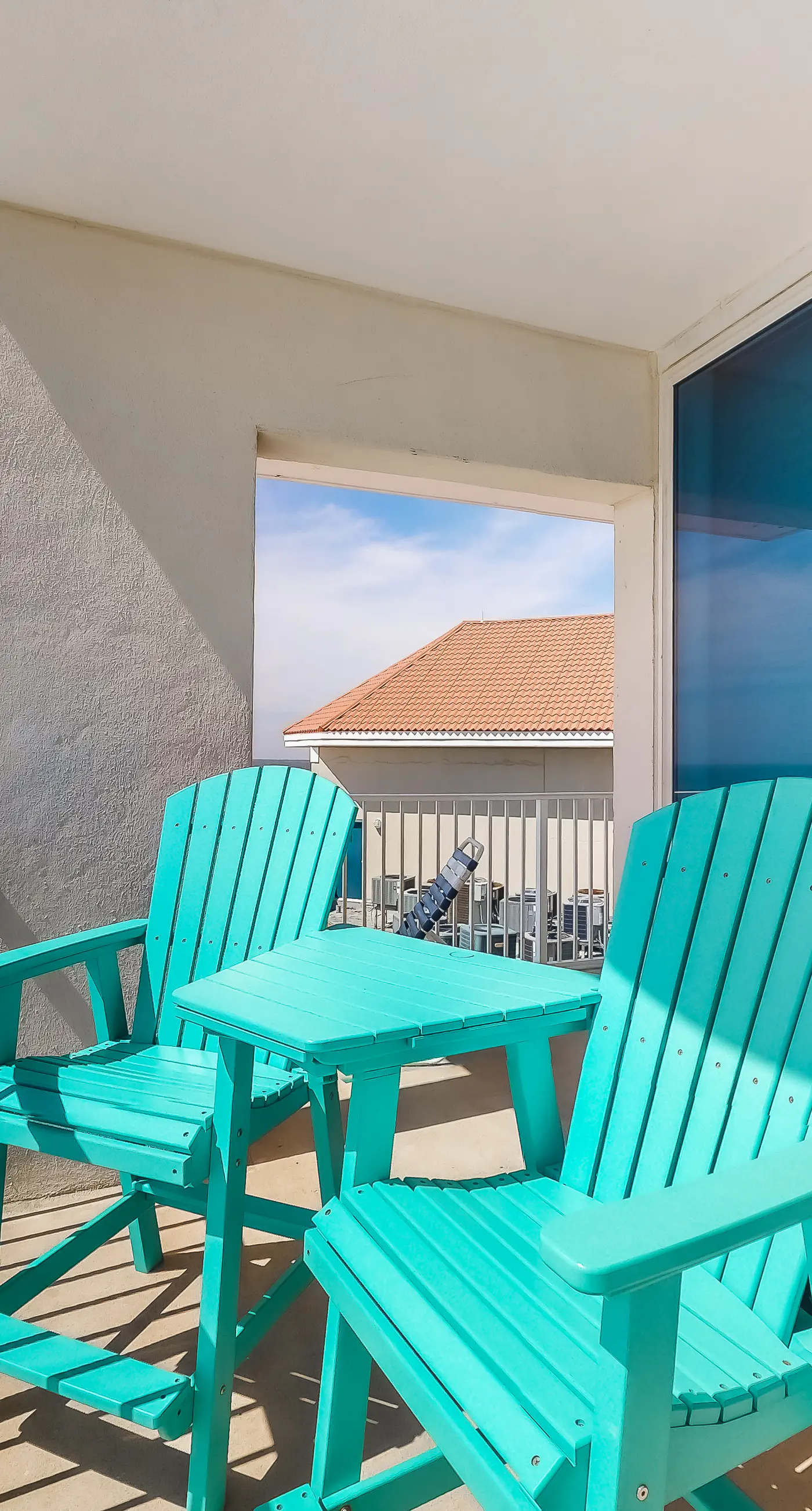 Open, bright condo w/ breathtaking Gulf-front view & shared pools/hot tubs