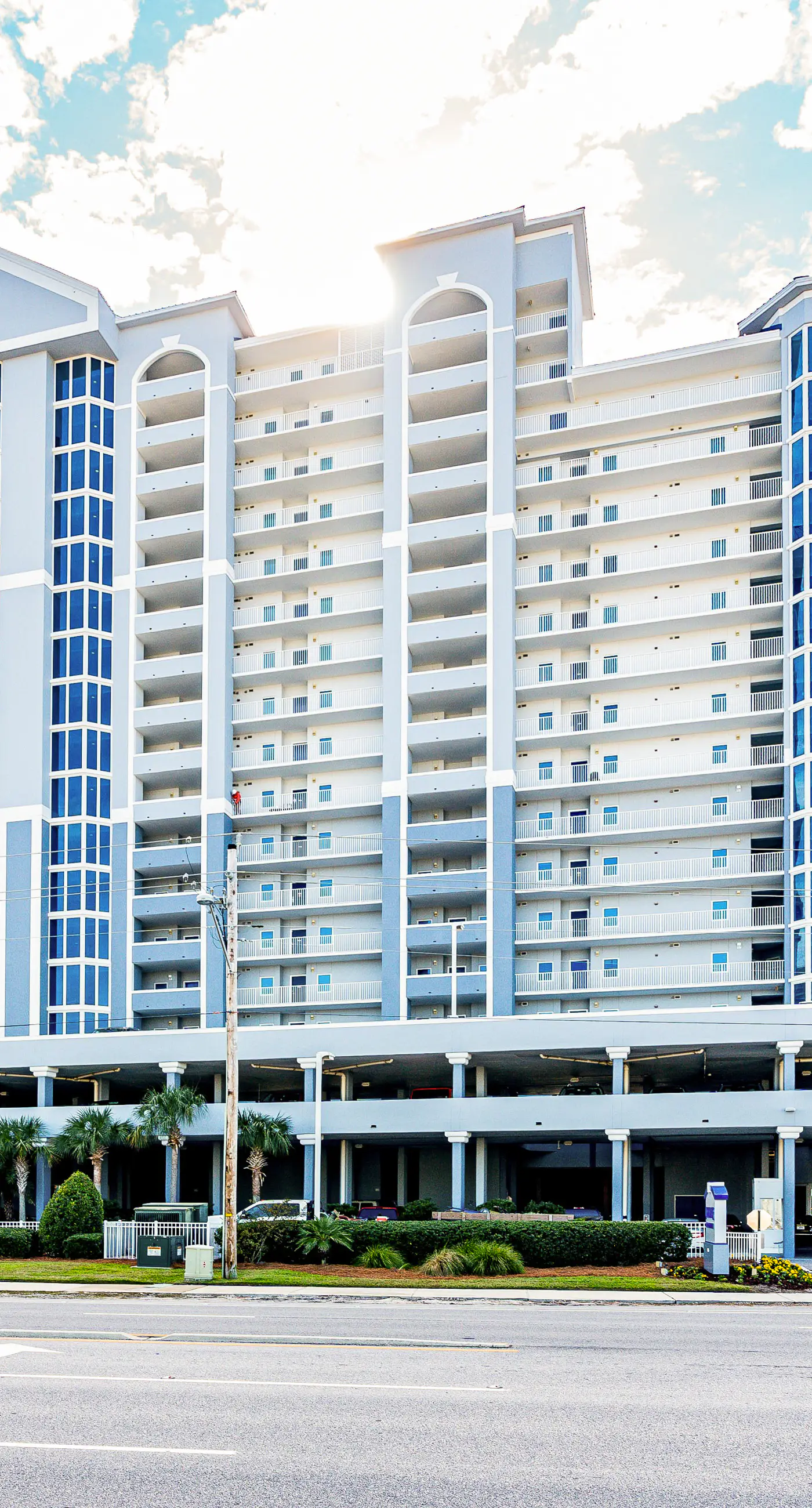 Open, bright condo w/ breathtaking Gulf-front view & shared pools/hot tubs