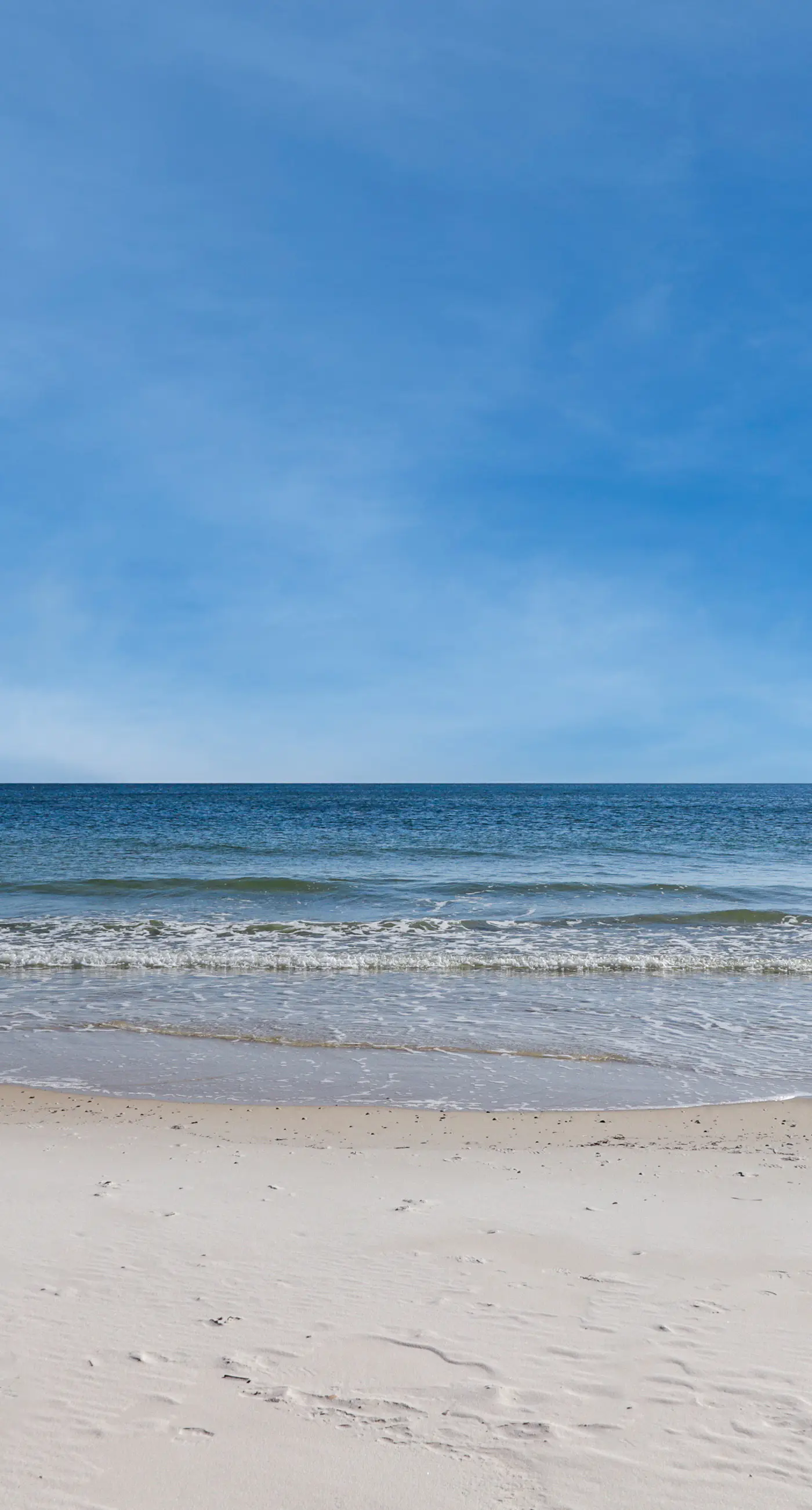 Open, bright condo w/ breathtaking Gulf-front view & shared pools/hot tubs