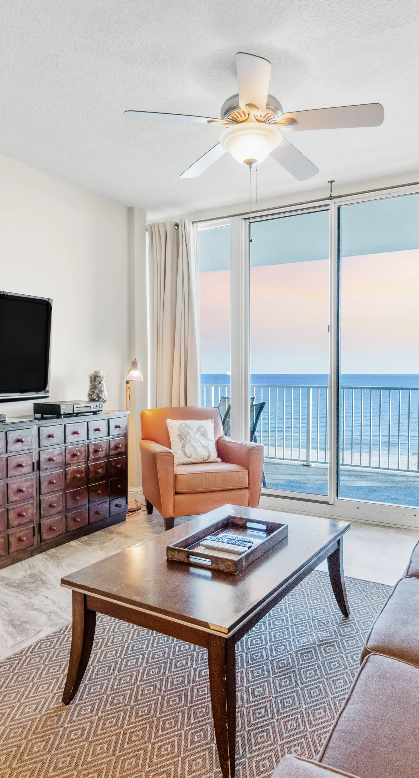 Gulf-front condo in the heart of town w/ resort pools, hot tubs & beach access
