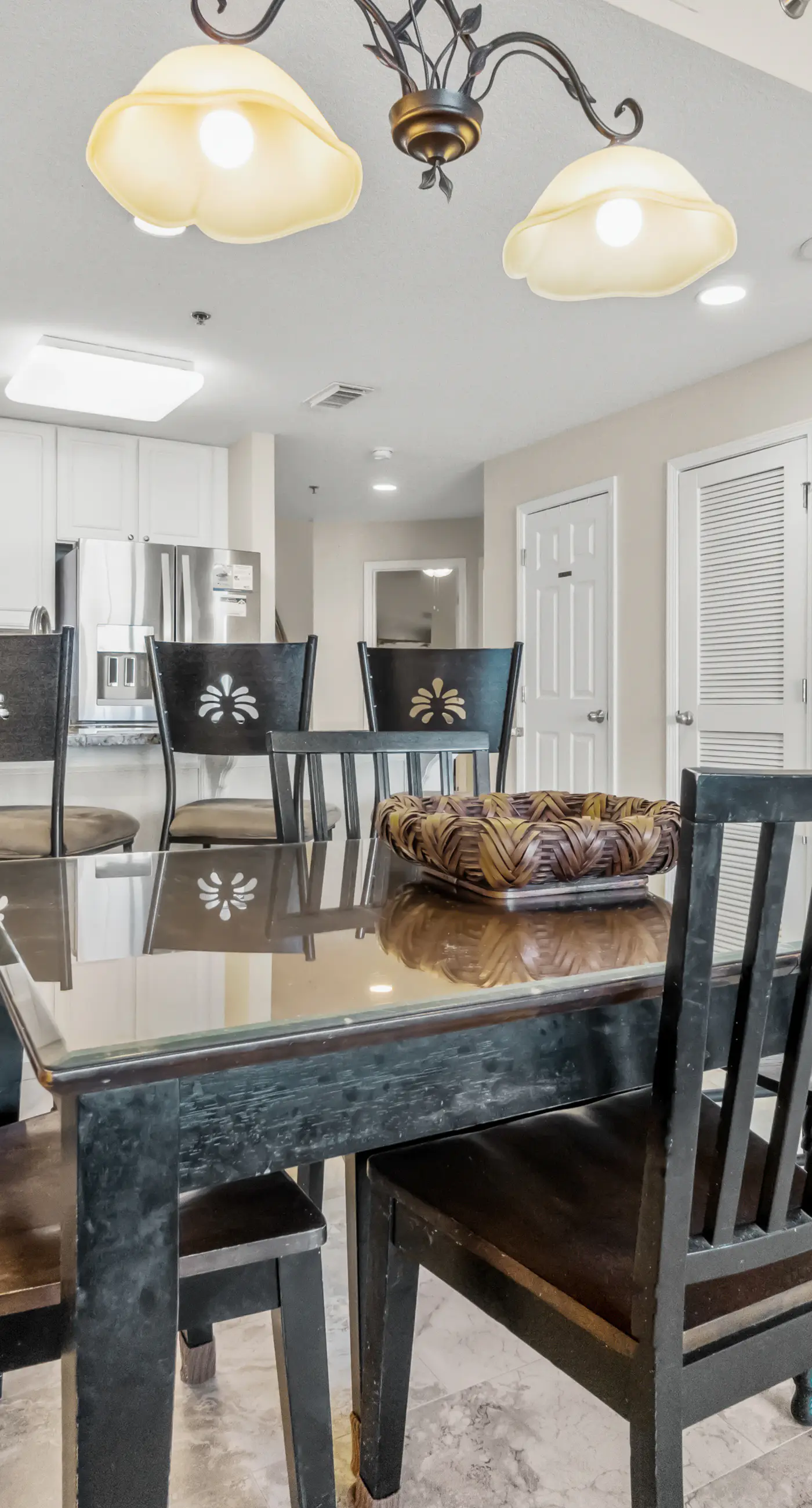 Gulf-front condo in the heart of town w/ resort pools, hot tubs & beach access