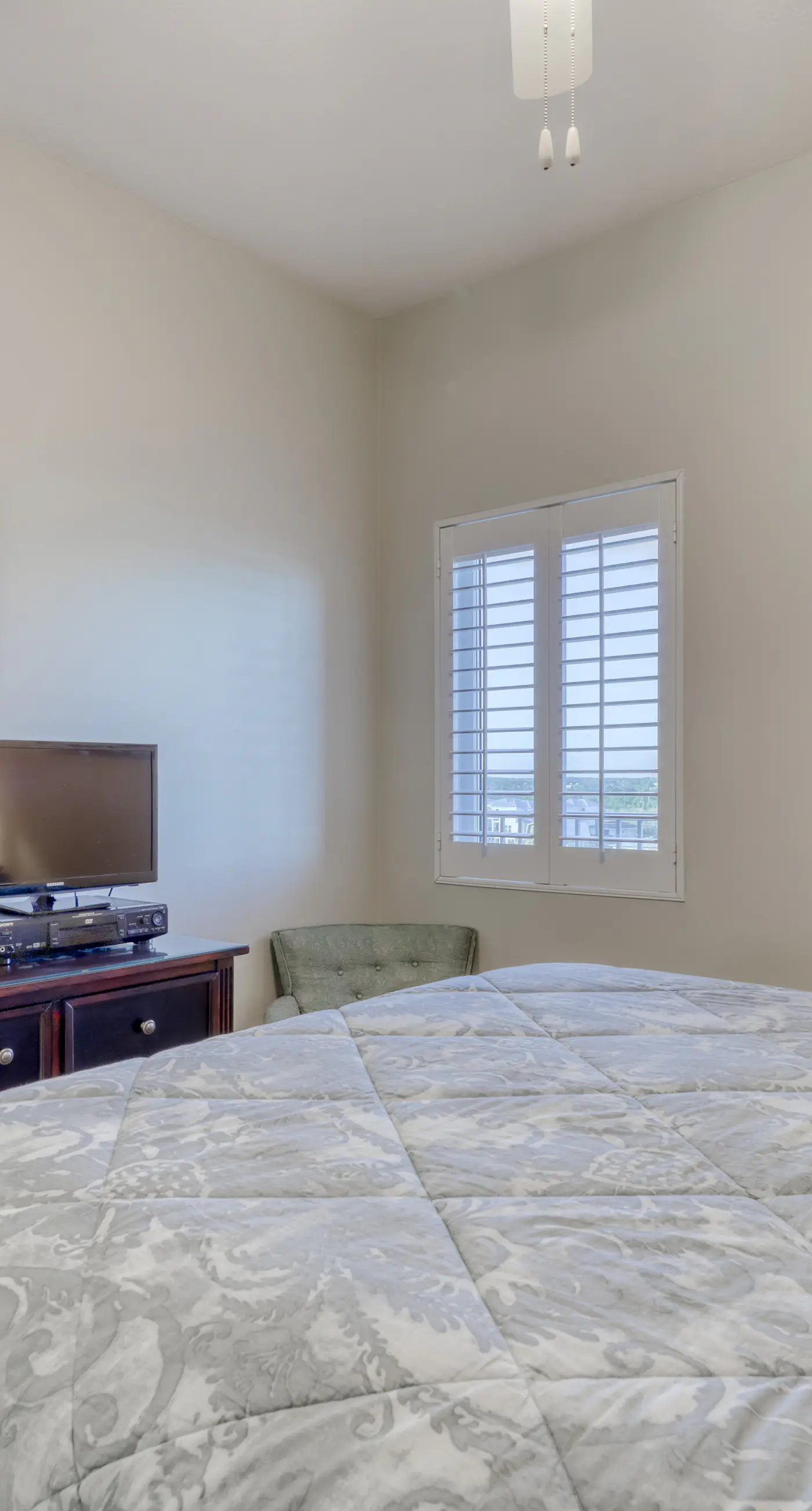 Gulf-front condo in the heart of town w/ resort pools, hot tubs & beach access