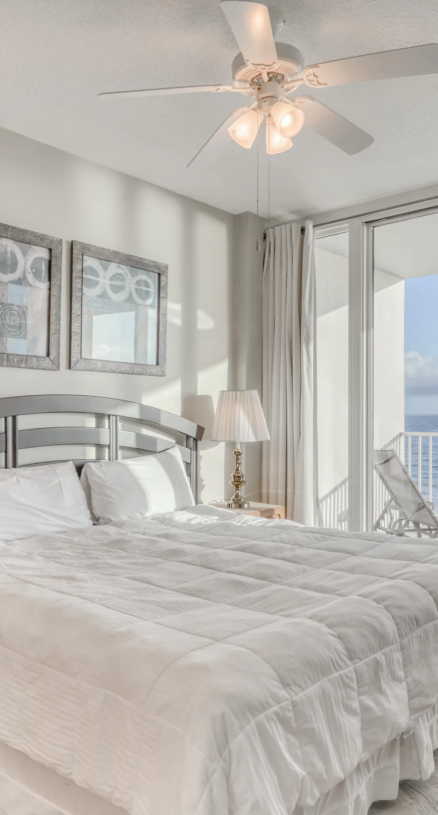 Gulf-front condo in the heart of town w/ resort pools, hot tubs & beach access