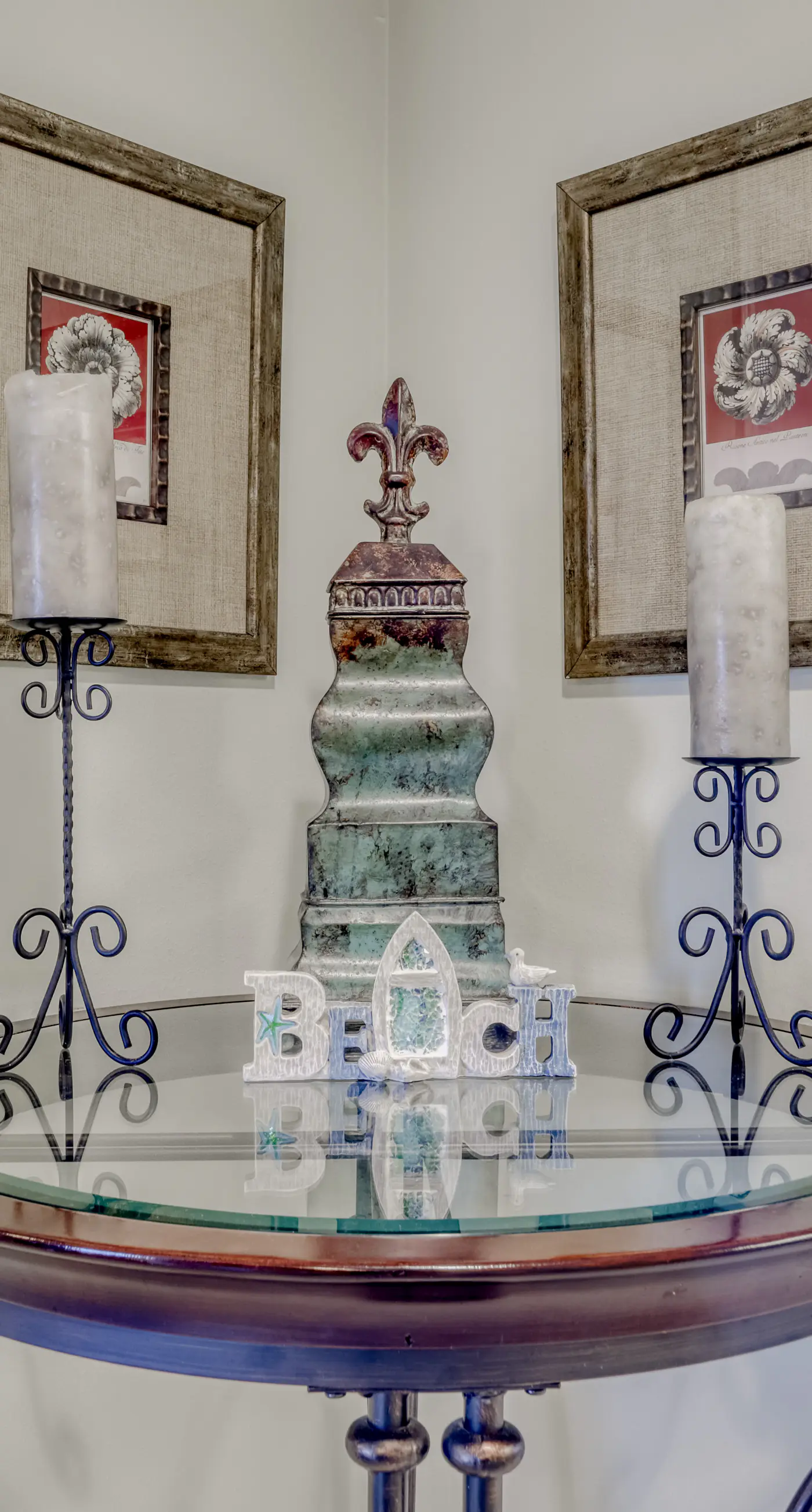 Gulf-front condo in the heart of town w/ resort pools, hot tubs & beach access