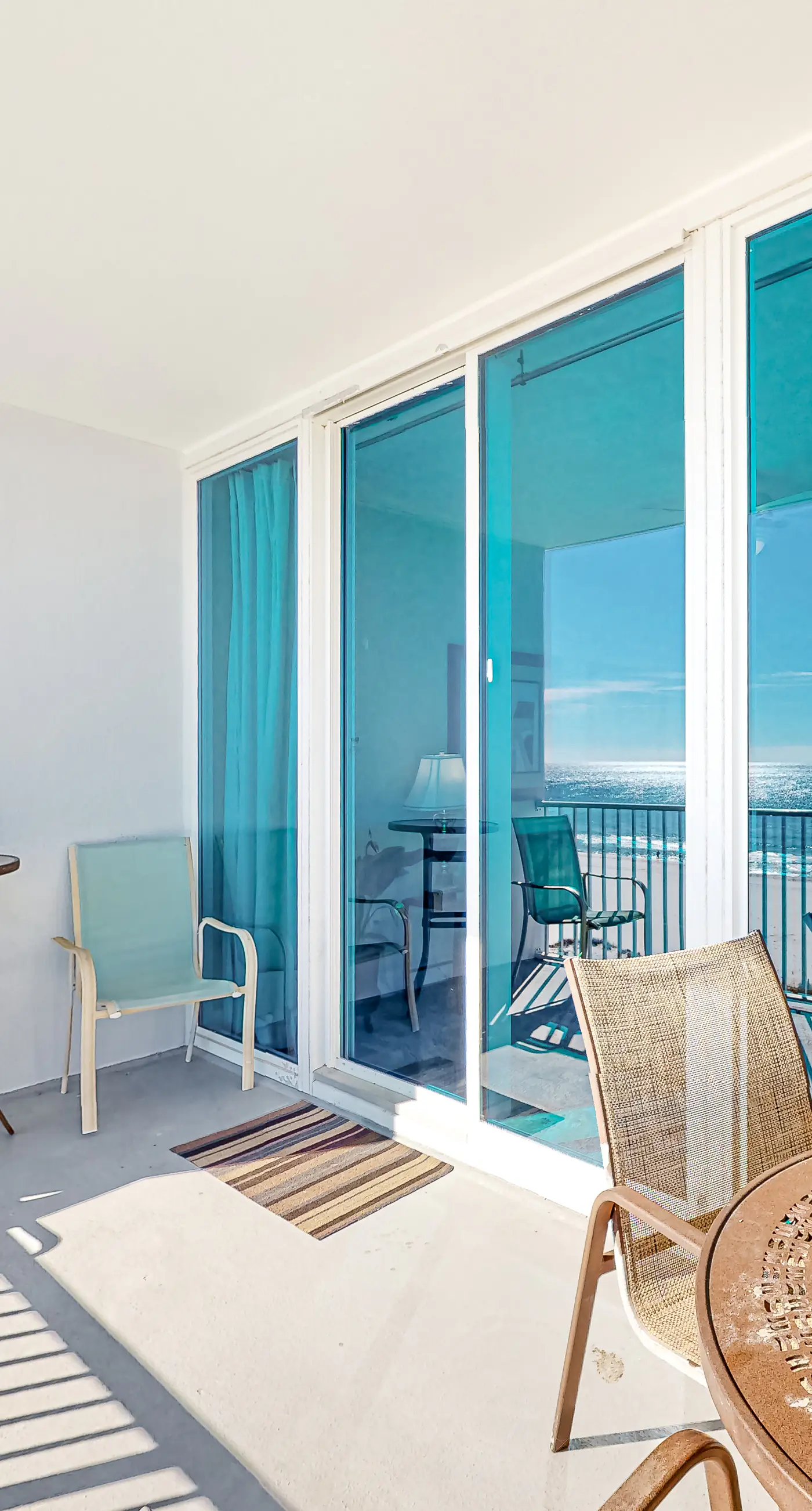 Gulf-front condo in the heart of town w/ resort pools, hot tubs & beach access