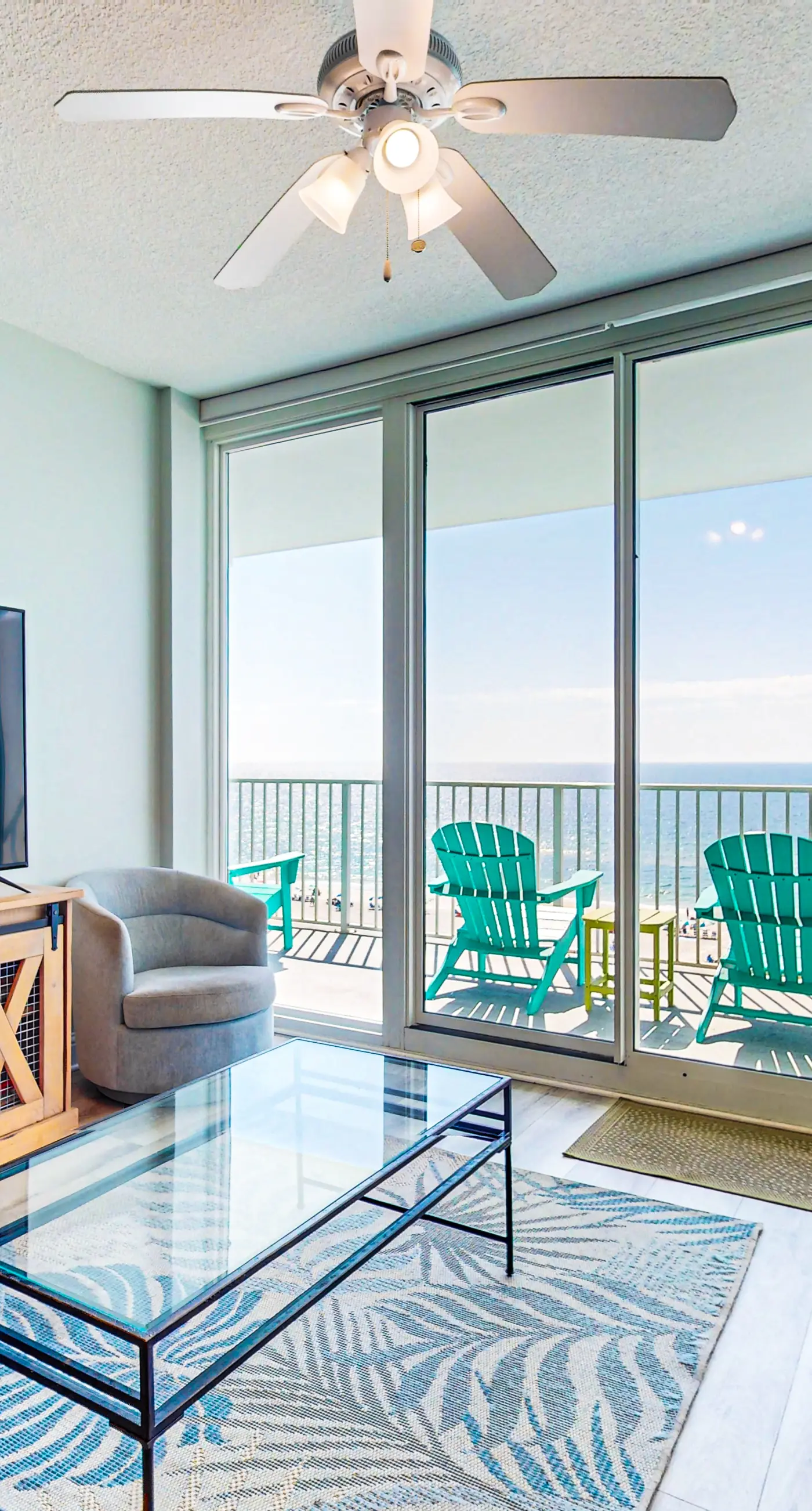 Gulf-front condo w/ 2 pools, sauna, hot tubs, fitness center & stunning views