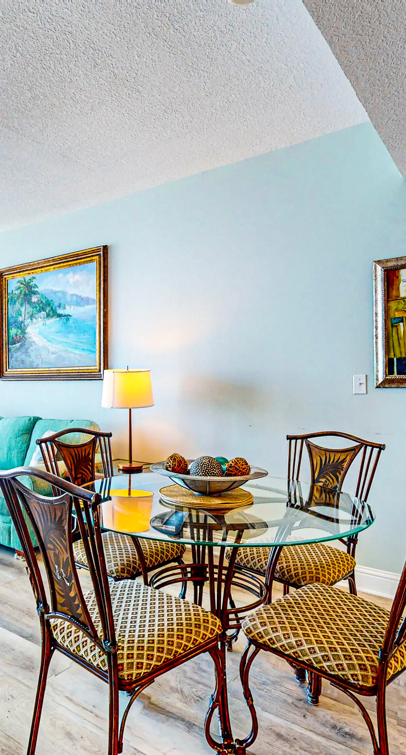 Gulf-front condo w/ 2 pools, sauna, hot tubs, fitness center & stunning views