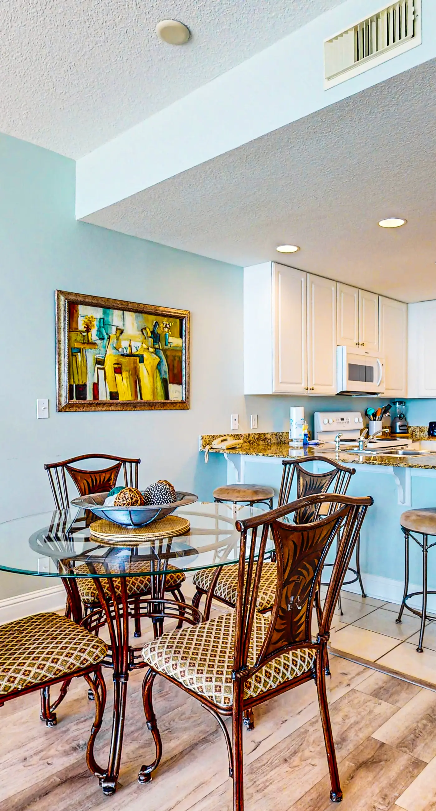 Gulf-front condo w/ 2 pools, sauna, hot tubs, fitness center & stunning views