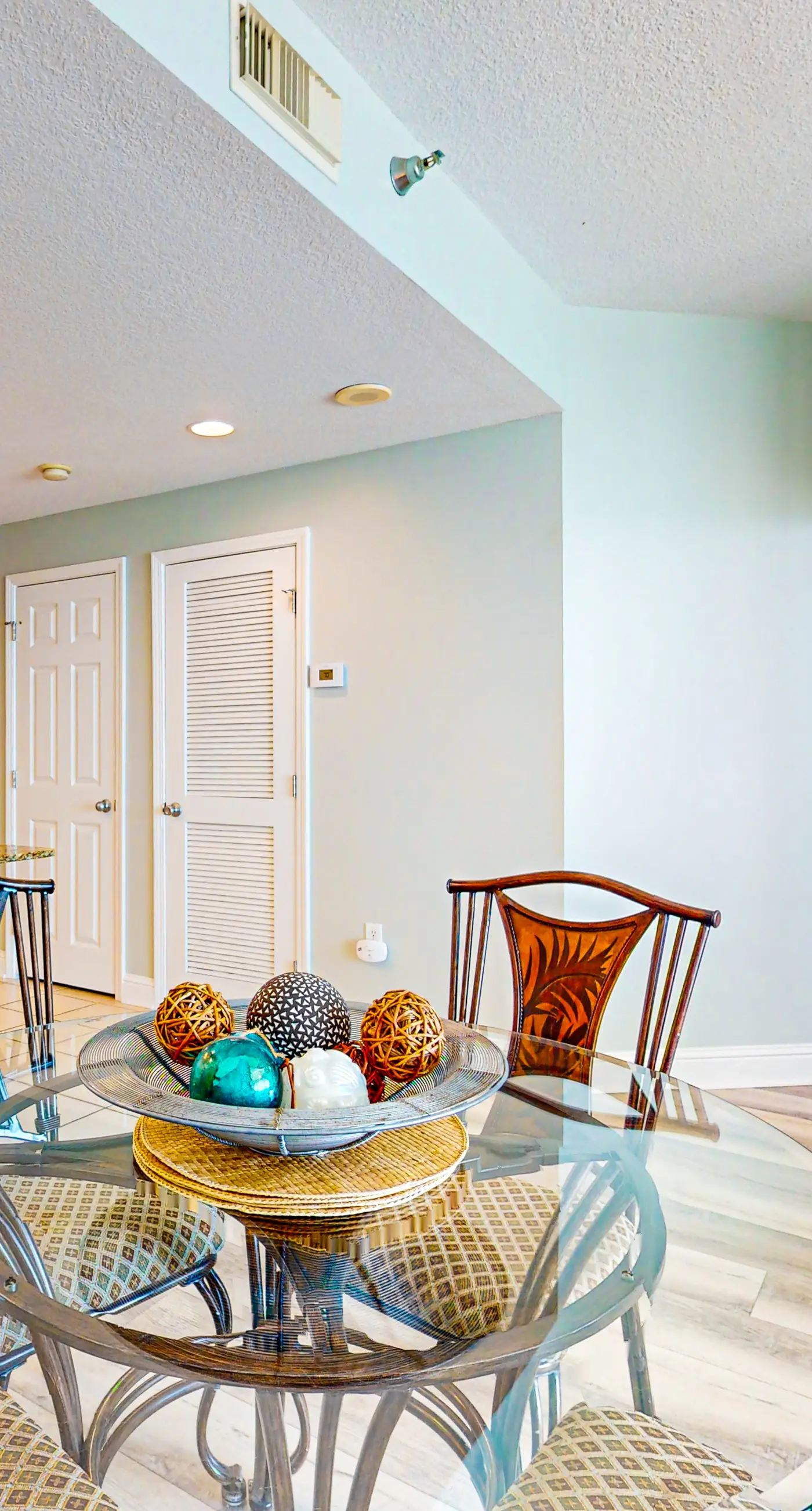 Gulf-front condo w/ 2 pools, sauna, hot tubs, fitness center & stunning views