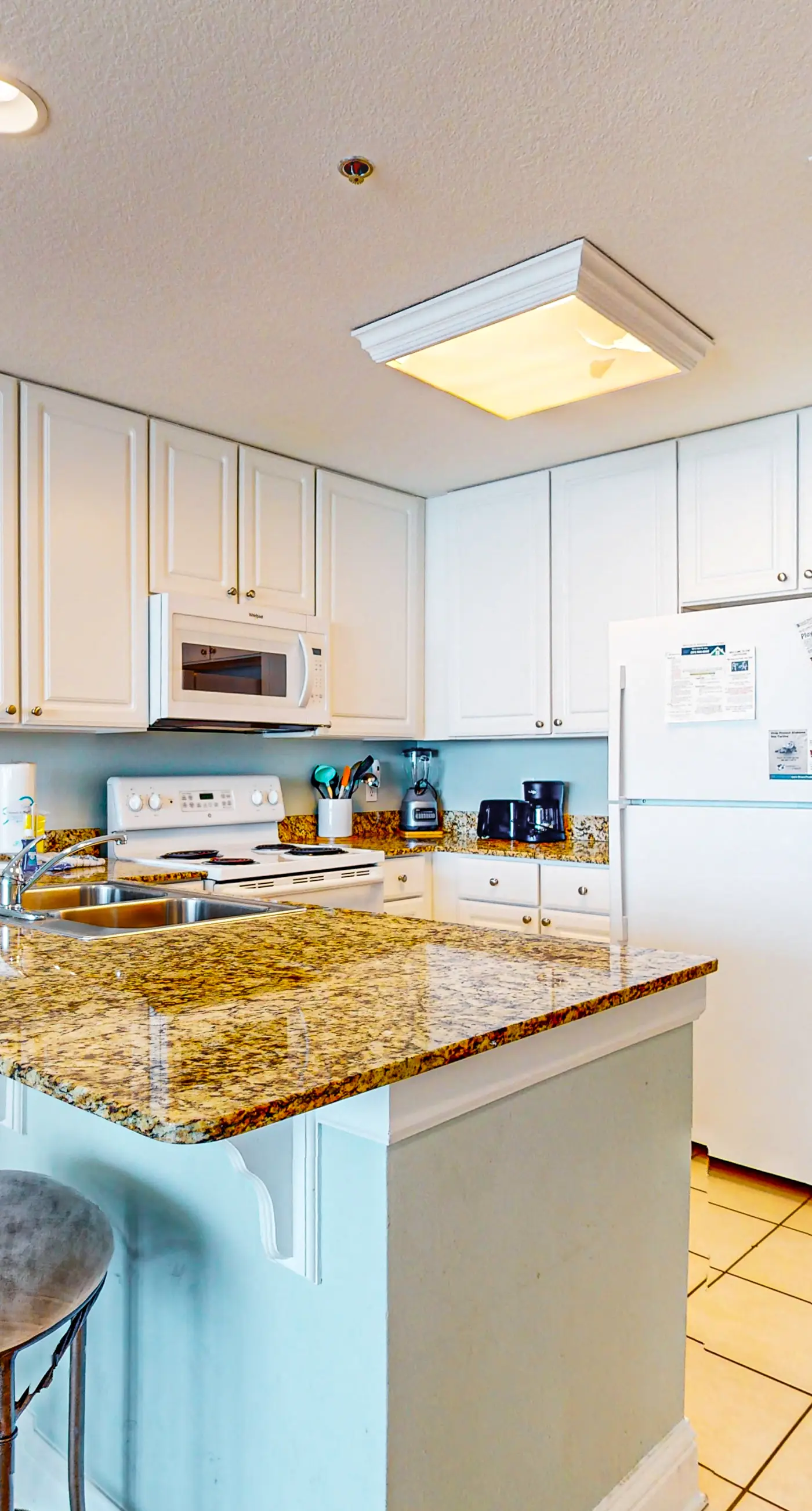 Gulf-front condo w/ 2 pools, sauna, hot tubs, fitness center & stunning views