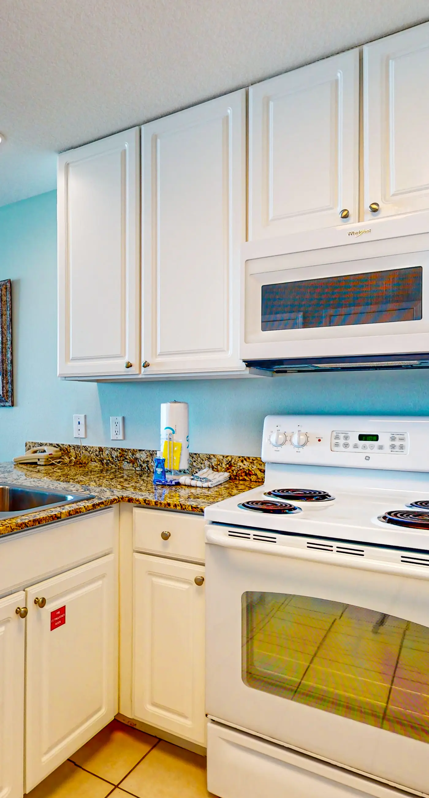 Gulf-front condo w/ 2 pools, sauna, hot tubs, fitness center & stunning views