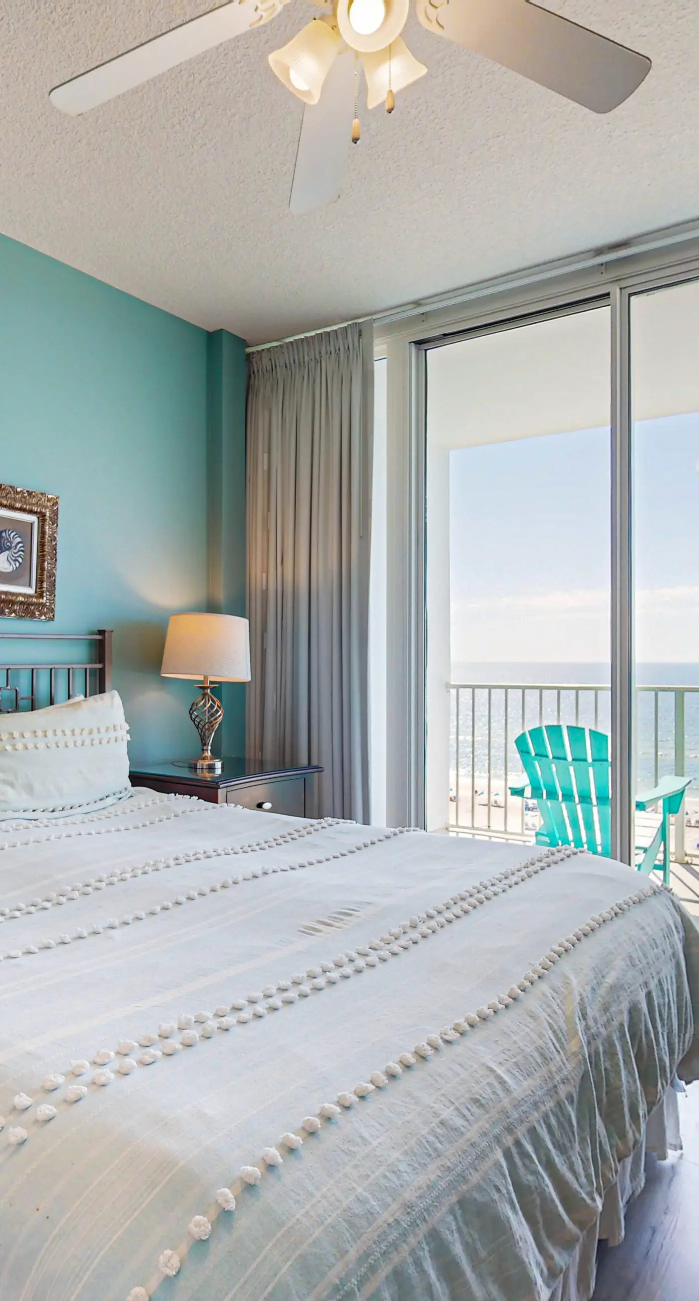 Gulf-front condo w/ 2 pools, sauna, hot tubs, fitness center & stunning views