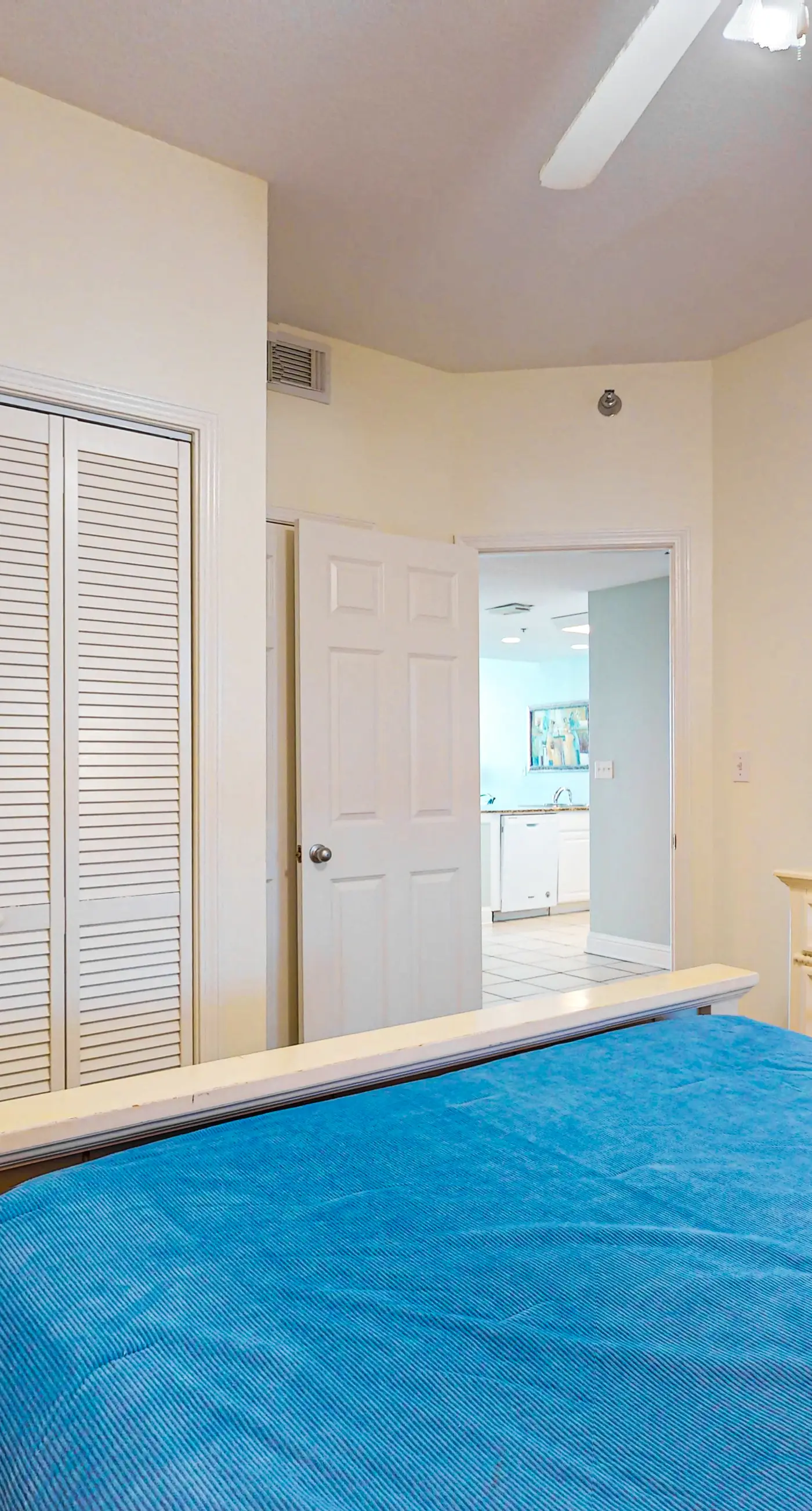 Gulf-front condo w/ 2 pools, sauna, hot tubs, fitness center & stunning views