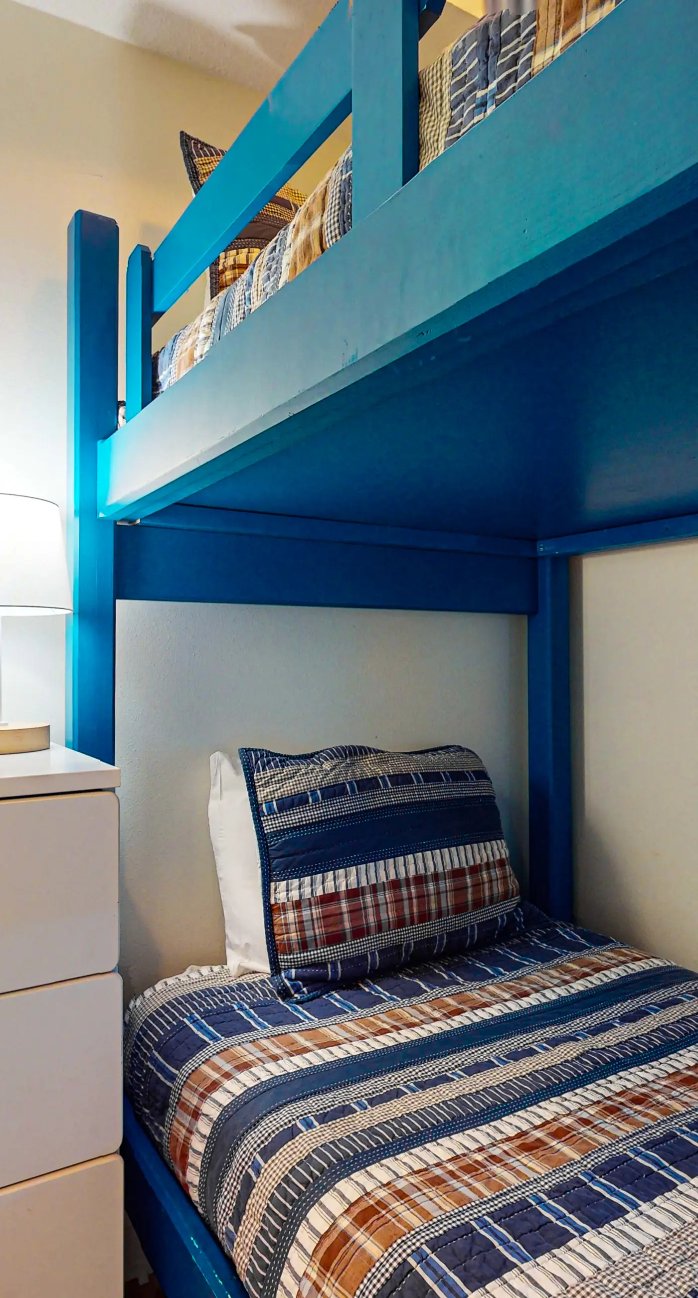 Gulf-front condo w/ 2 pools, sauna, hot tubs, fitness center & stunning views