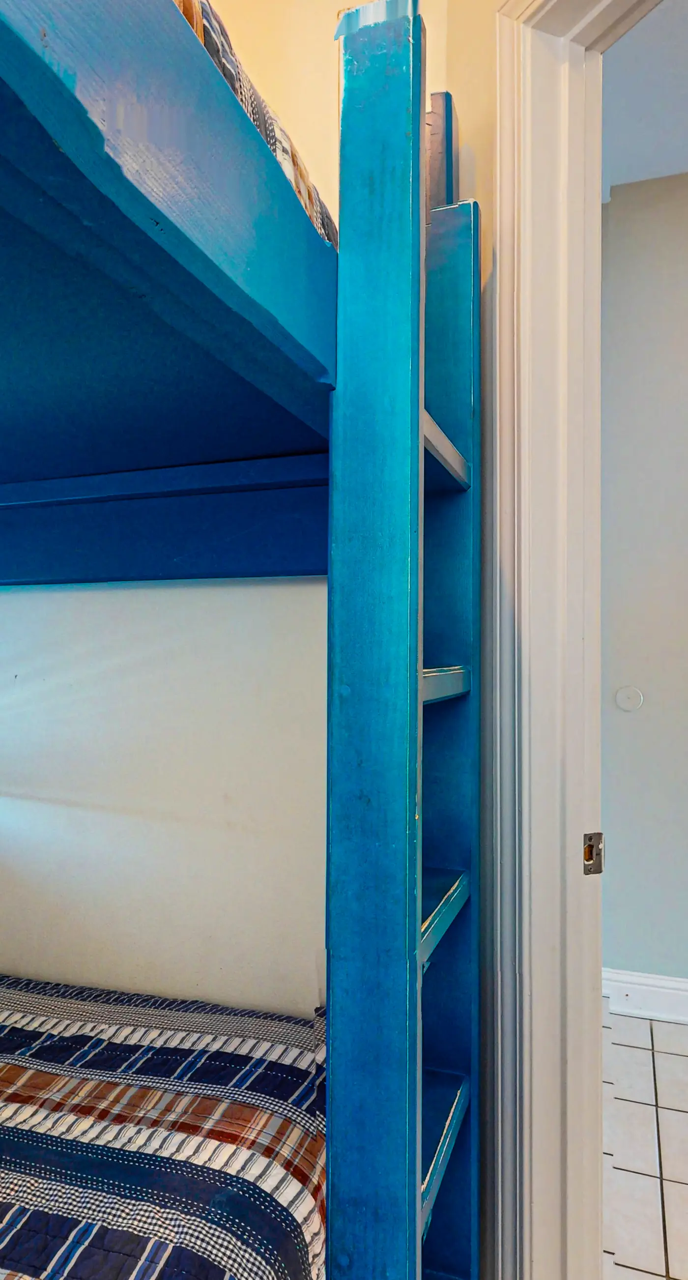 Gulf-front condo w/ 2 pools, sauna, hot tubs, fitness center & stunning views