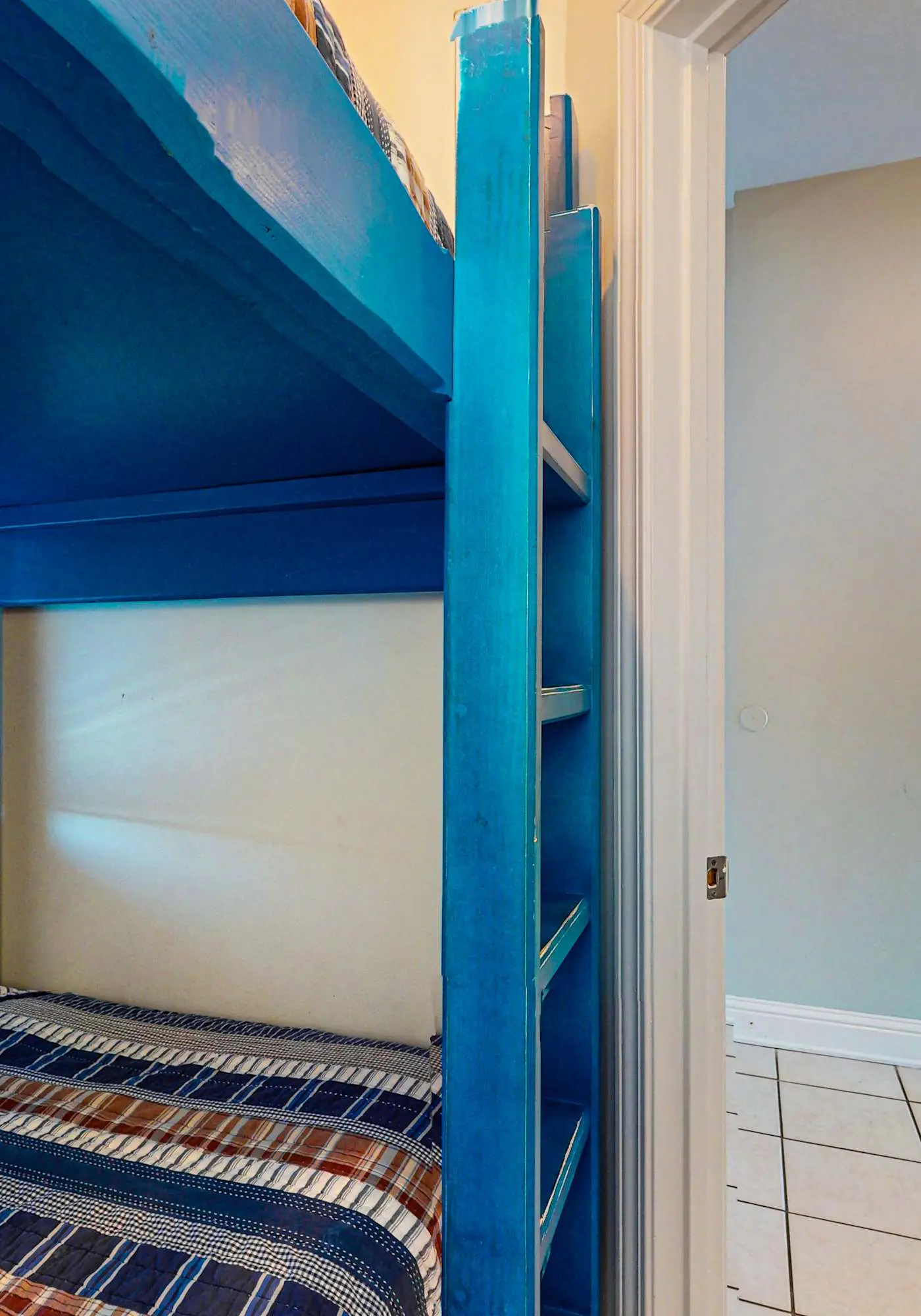Gulf-front condo w/ 2 pools, sauna, hot tubs, fitness center & stunning views