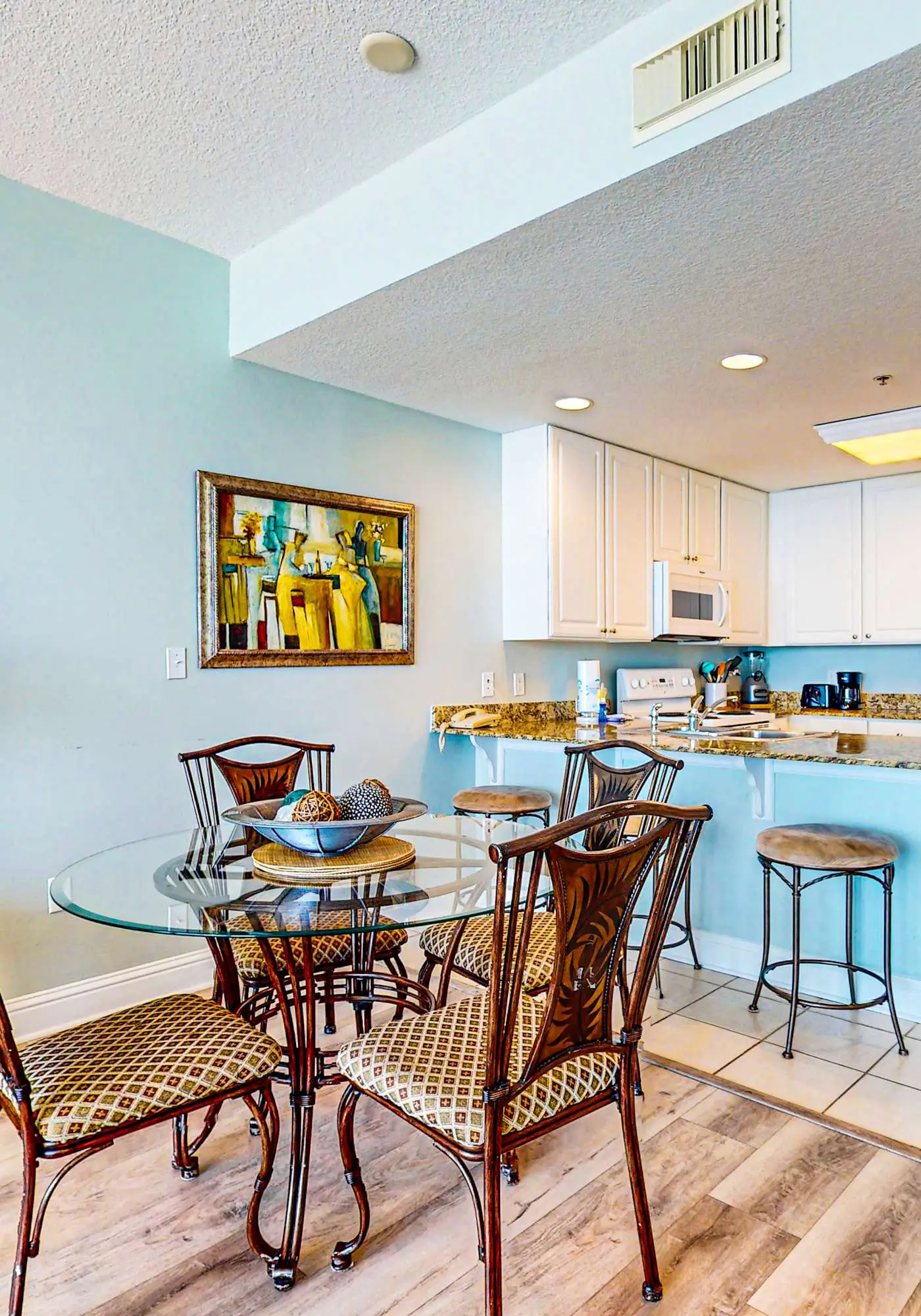 Gulf-front condo w/ 2 pools, sauna, hot tubs, fitness center & stunning views