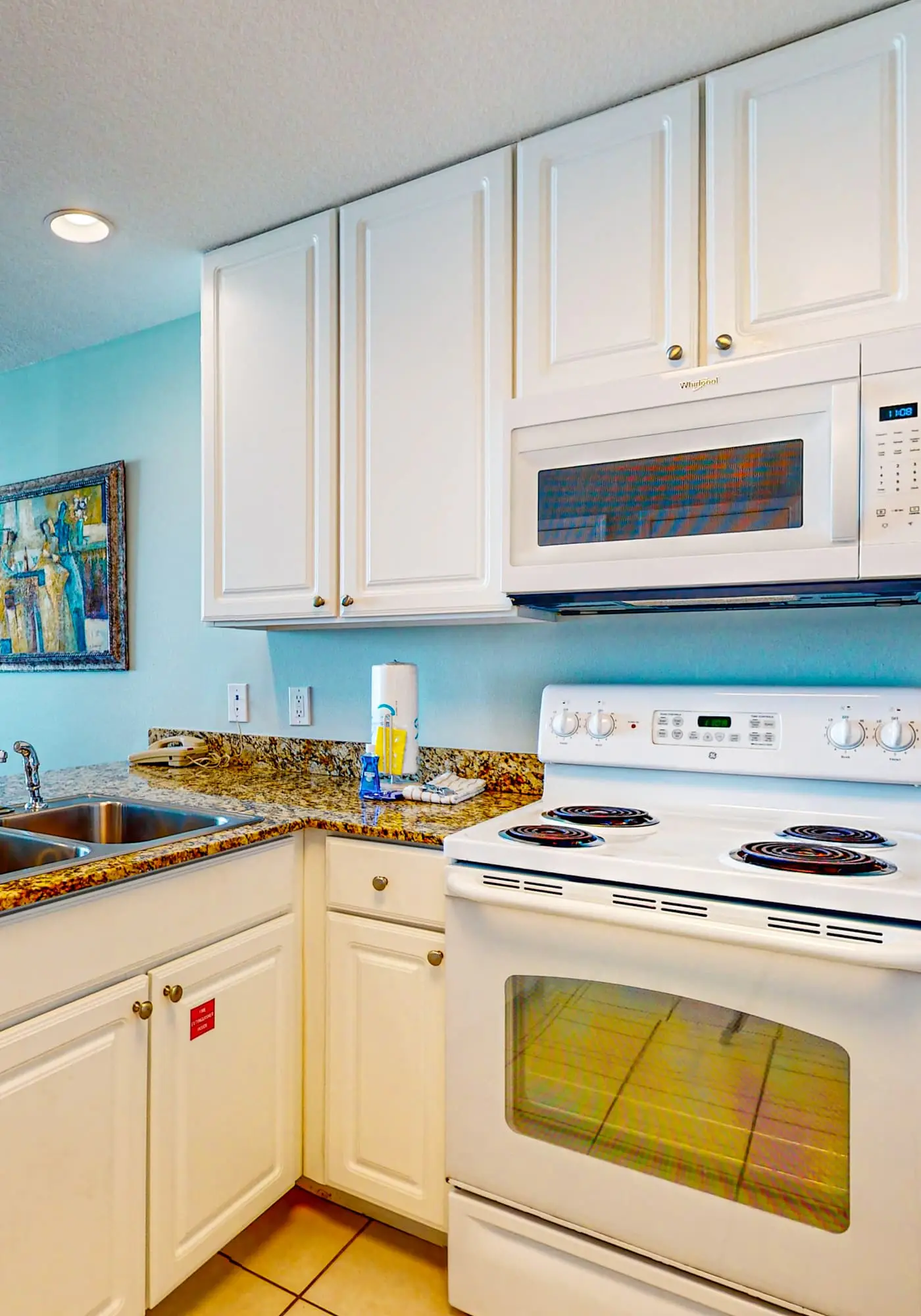 Gulf-front condo w/ 2 pools, sauna, hot tubs, fitness center & stunning views