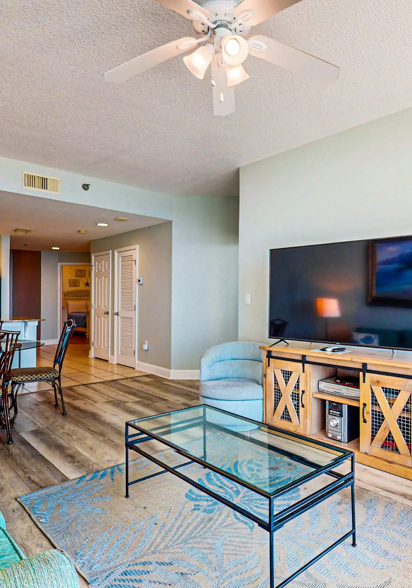 Gulf-front condo w/ 2 pools, sauna, hot tubs, fitness center & stunning views