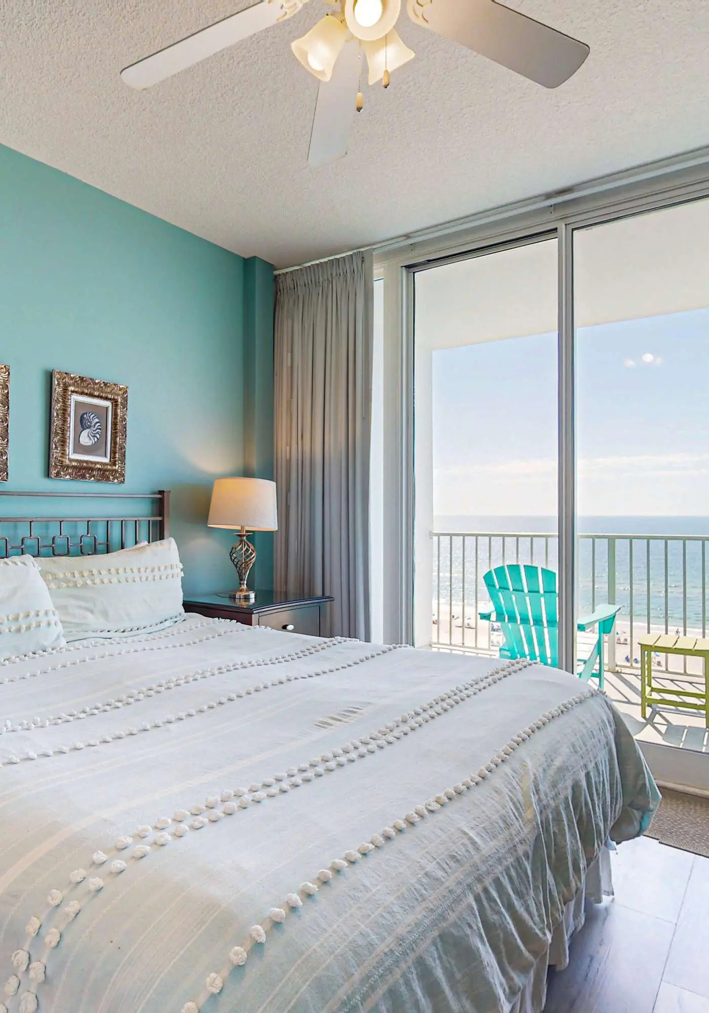 Gulf-front condo w/ 2 pools, sauna, hot tubs, fitness center & stunning views