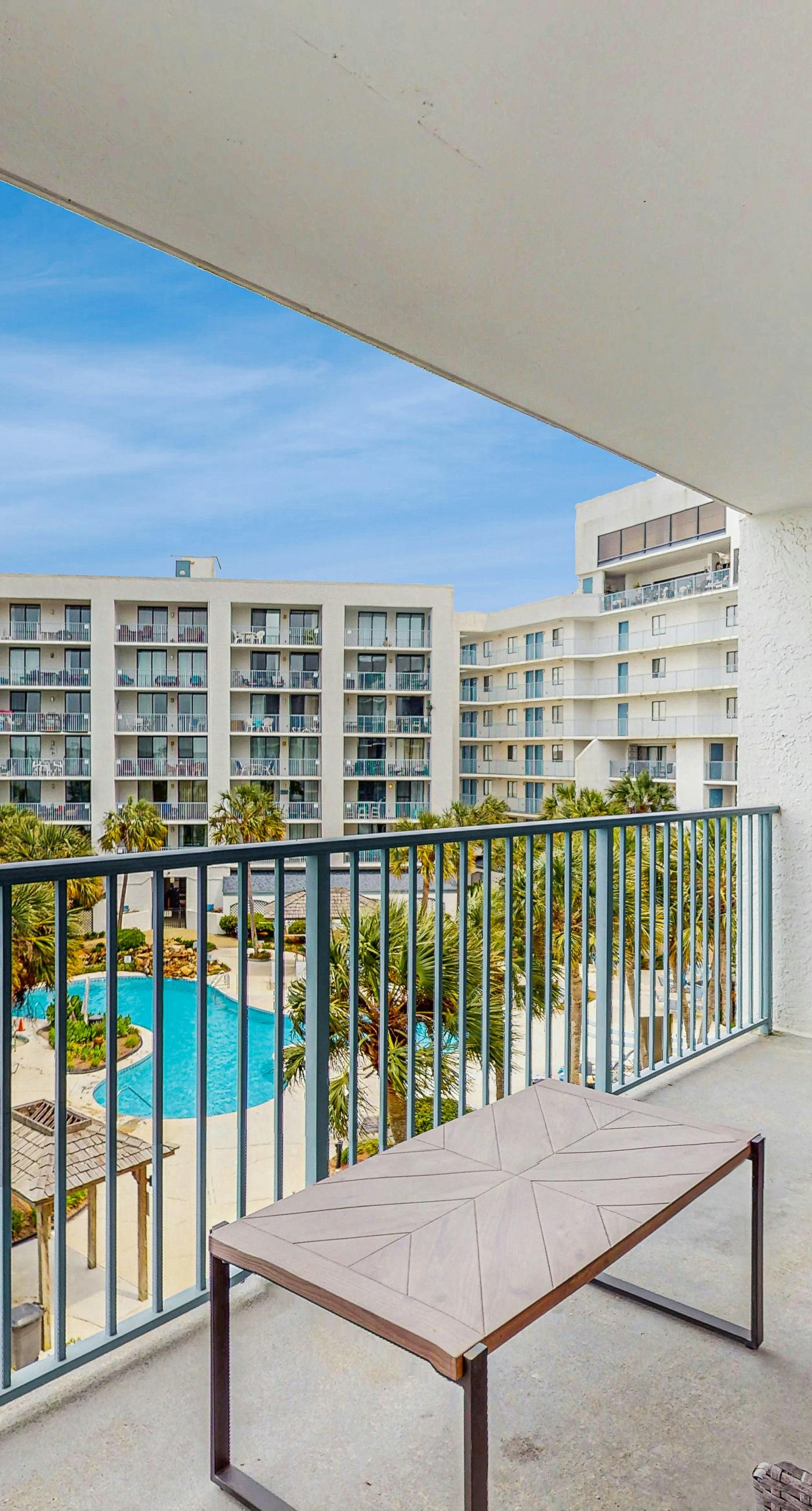 Bright Condo w Lagoon View & Shared Pools, Hot Tub, Tennis, & Beach Access