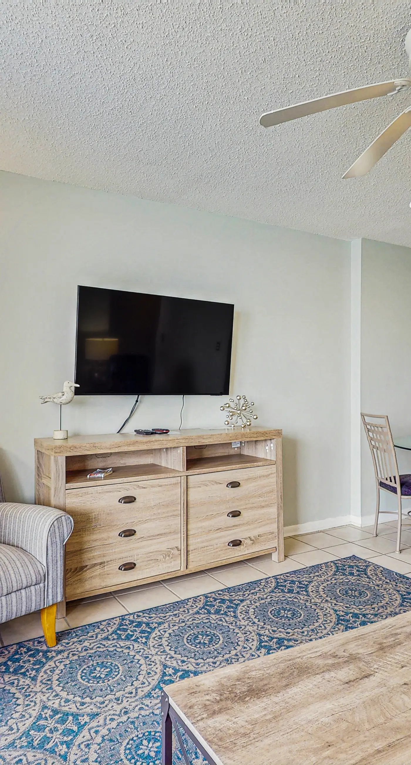 Bright Condo w Lagoon View & Shared Pools, Hot Tub, Tennis, & Beach Access