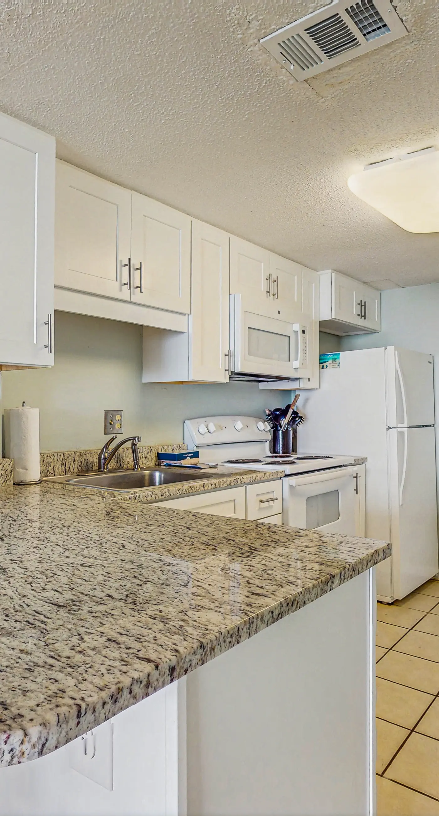 Bright Condo w Lagoon View & Shared Pools, Hot Tub, Tennis, & Beach Access
