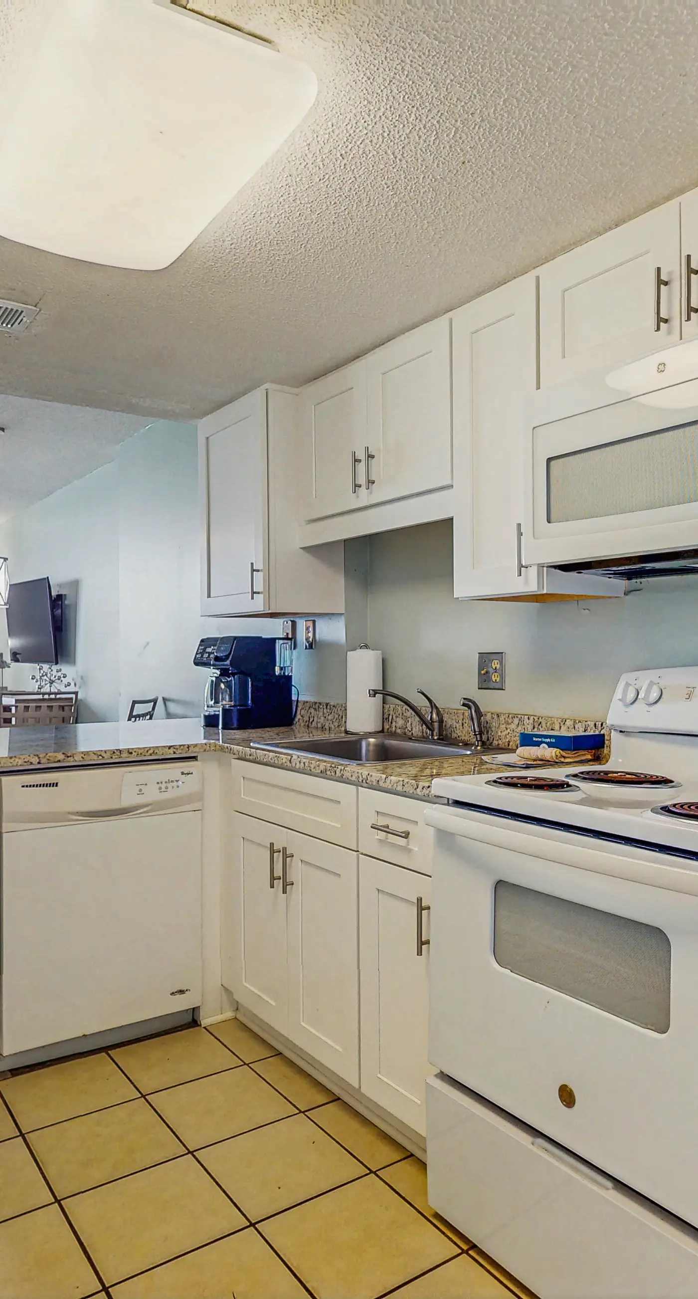 Bright Condo w Lagoon View & Shared Pools, Hot Tub, Tennis, & Beach Access