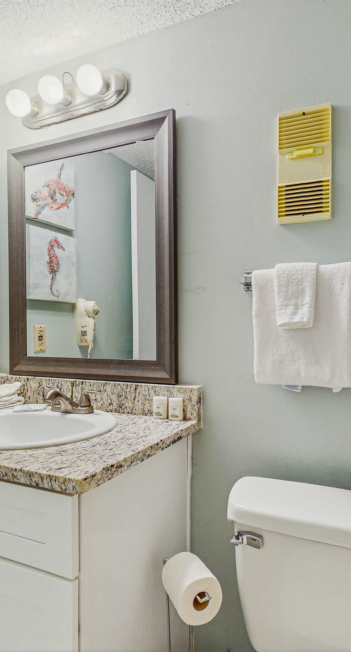 Bright Condo w Lagoon View & Shared Pools, Hot Tub, Tennis, & Beach Access